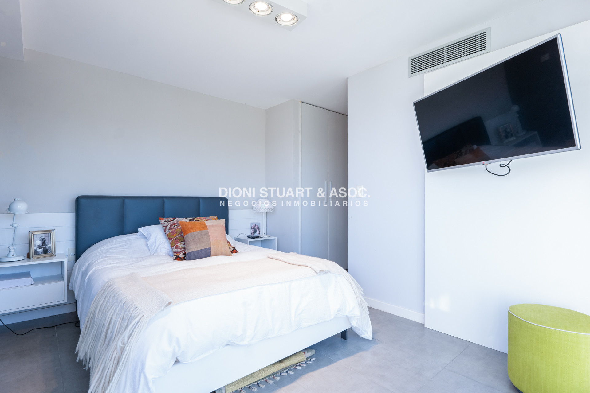 Apartamento ID.1017 - APARTAMENTO EN VENTA - PLAYA MANSA - LUMIERE - ESQUIENRO - 3 DORM + DEP. SERV