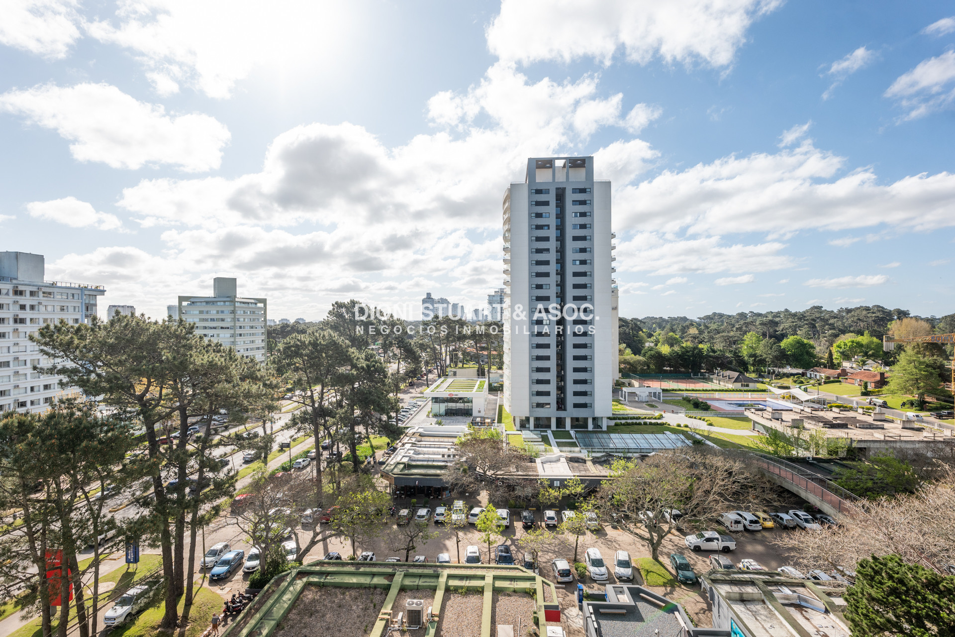 Apartamento ID.777 - Apartamento en Roosevelt Center en Venta - 3 Dormitorios 