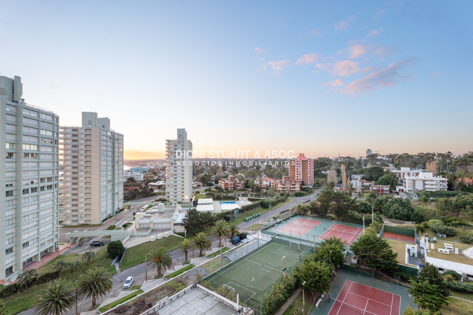 Apartamento ID.1033 - APARTAMENTO EN VENTA RECICLADO FRENTE AL MAR - 3 DORMITORIOS + DEPENDENCIA - TORRE JEFFERSON - COMPLEJO LINCOLN CENTER