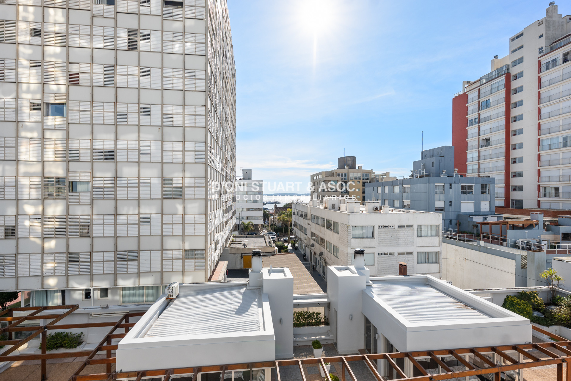 Apartamento ID.1053 - VENTA APARTAMENTO 2 DORMITORIOS PUNTA DEL ESTE - EDIFICIO VAN GOGH - GORLERO