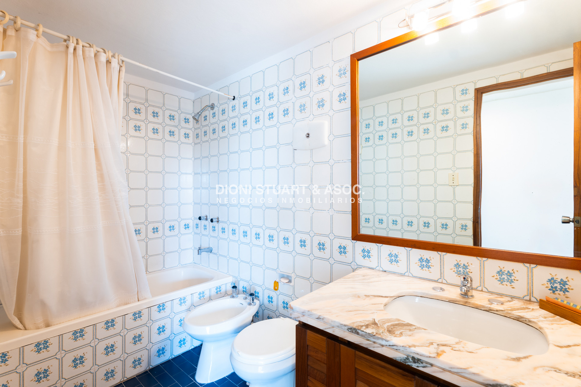 Apartamento ID.777 - Apartamento en Roosevelt Center en Venta - 3 Dormitorios 