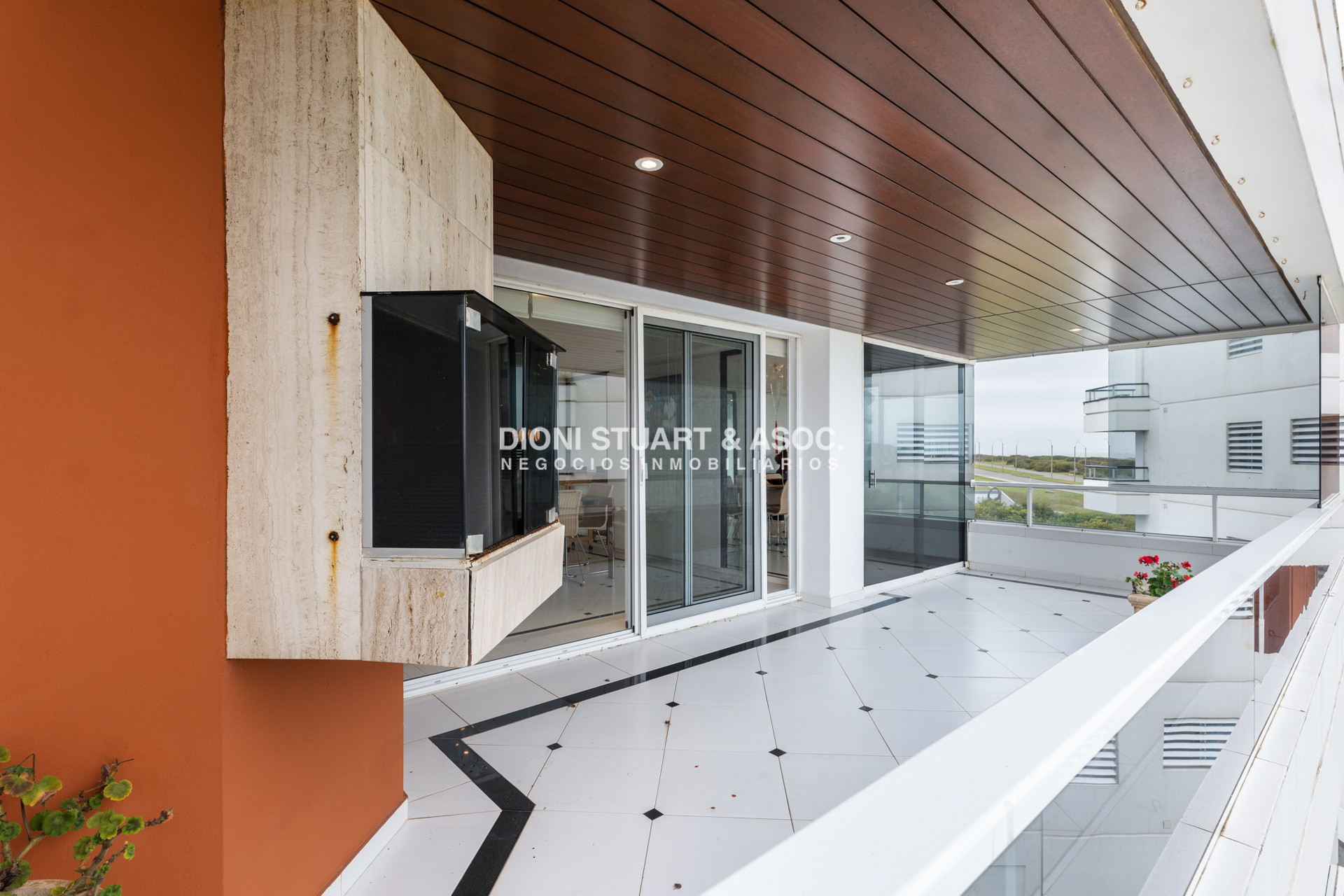Apartamento ID.760 - DEPARTAMENTO EN VENTA EN PLAYA BRAVA PRIMER LINEA 4 DORMITORIOS EN SUITE - EDIF. AGUAS AZULES