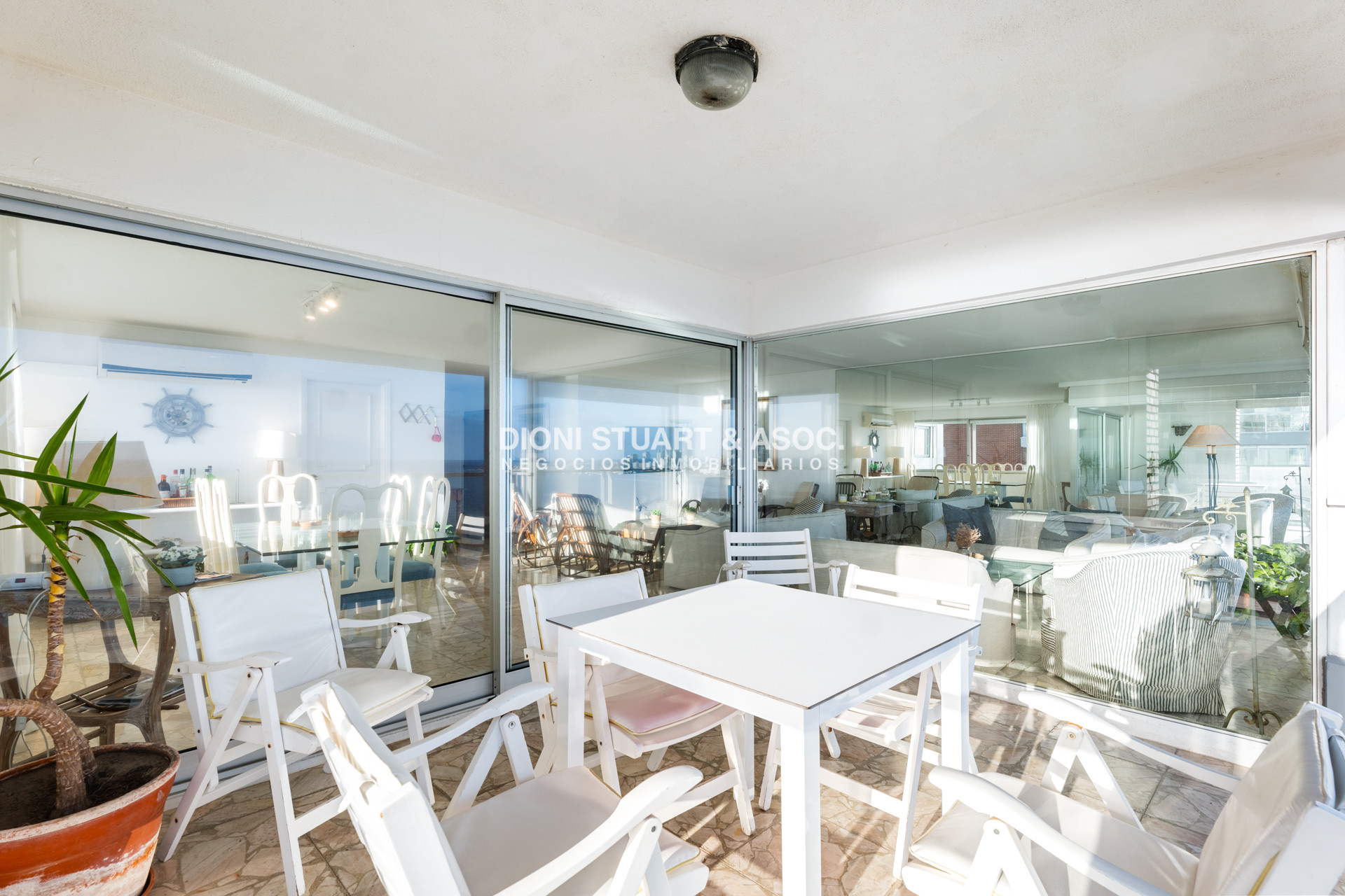 Apartamento ID.978 - APARTAMENTO EN VENTA EN EDIFICIO IMARANGATU - 3 DORM + DEP. CON PARRILLERO