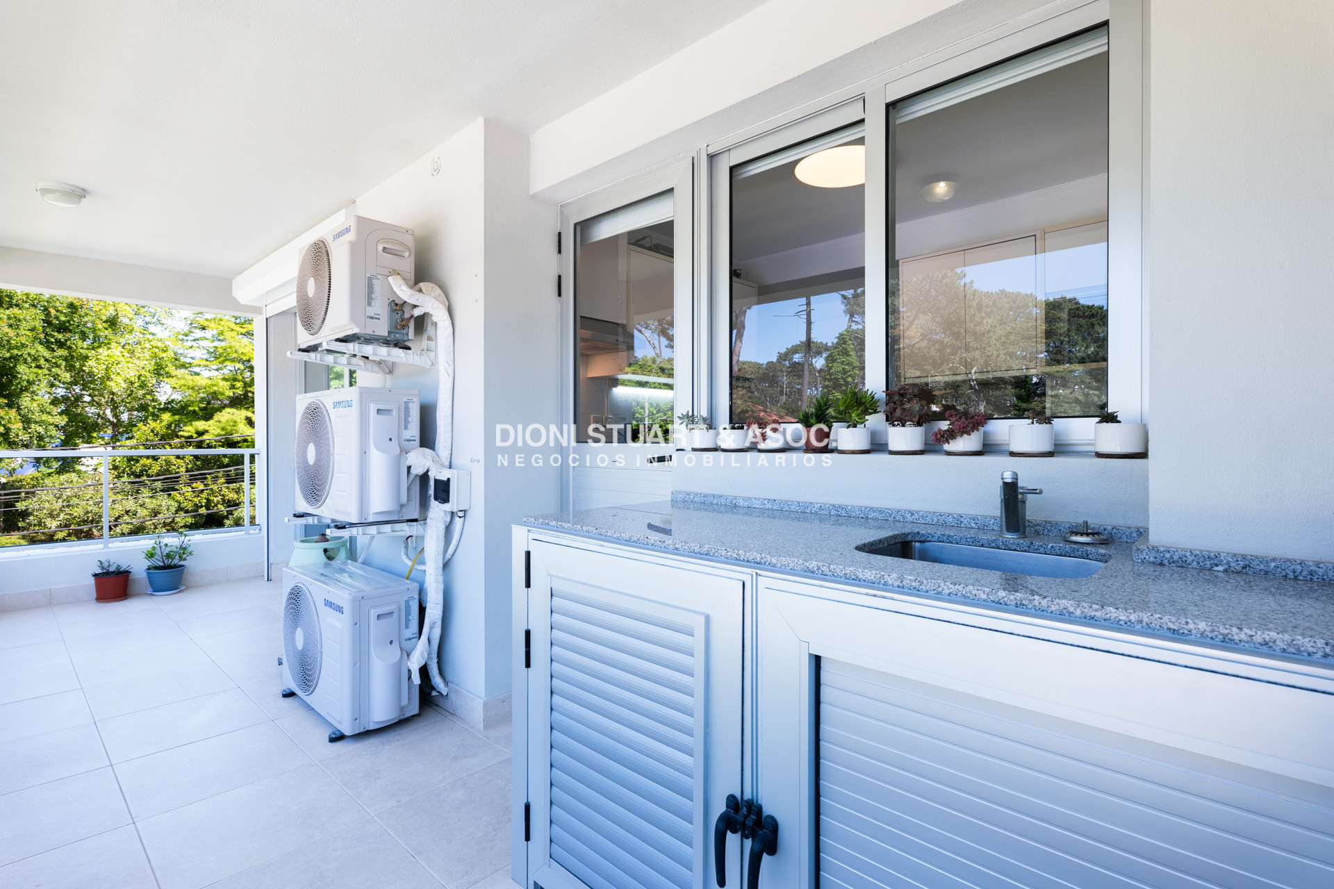 Apartamento ID.821 - APARTAMENTO EN VENTA EN PLAYA MANSA DE 2 DORMITORIOS CON PARRILLERO