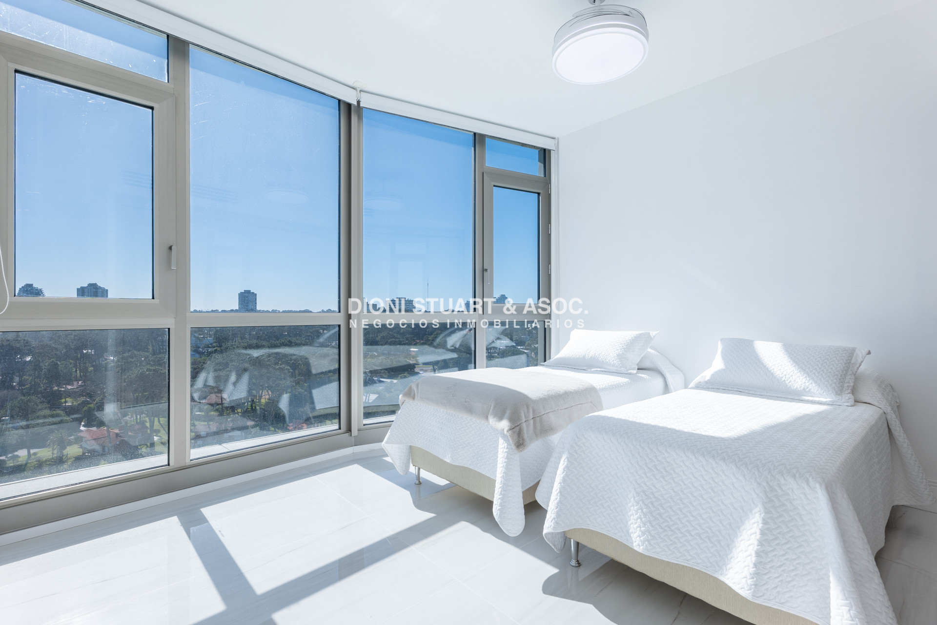 Apartamento ID.737 - FENDI CHATEAU EN VENTA ESQUINERO A PUNTA BALLENA 4 DORMITORIOS EN SUITE