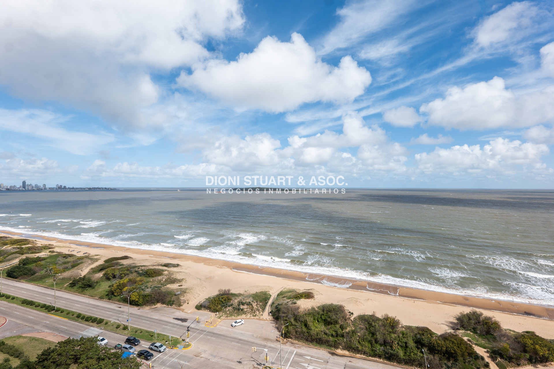 Apartamento ID.1082 - ALQUILER TEMPORADA - ANUAL O INVERNAL - APARTAMENTO EN TORRE AQUARELA - 3 DORMITORIOS EN SUITE - PLAYA MANSA