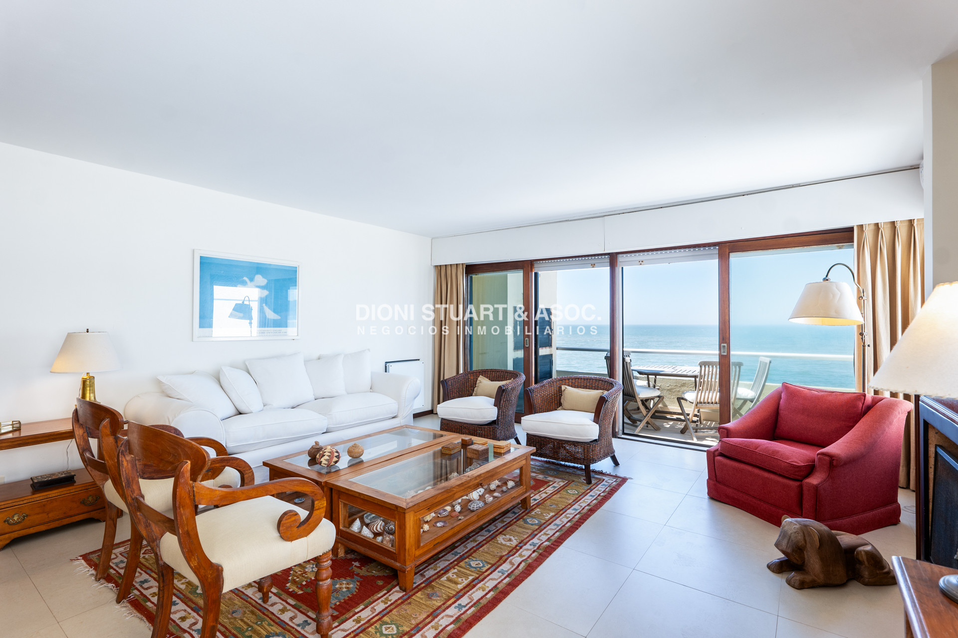 Apartamento ID.920 - DEPARTAMENTO EN VENTA FRENTE AL MAR - CON PARRILLERO - 3 DORMITORIOS - RECICLADO - PENINSULA - PUNTA DEL ESTE