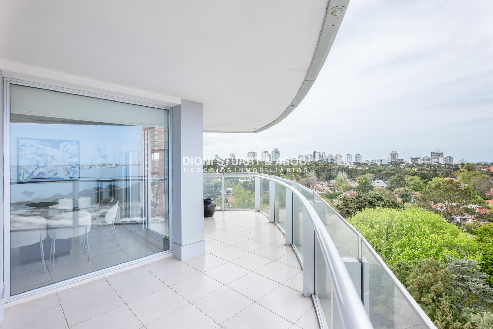 Apartamento ID.790 - Apartamento en Venta - 3 Dormitorios en Suite - Sea & Forest - Playa Mansa