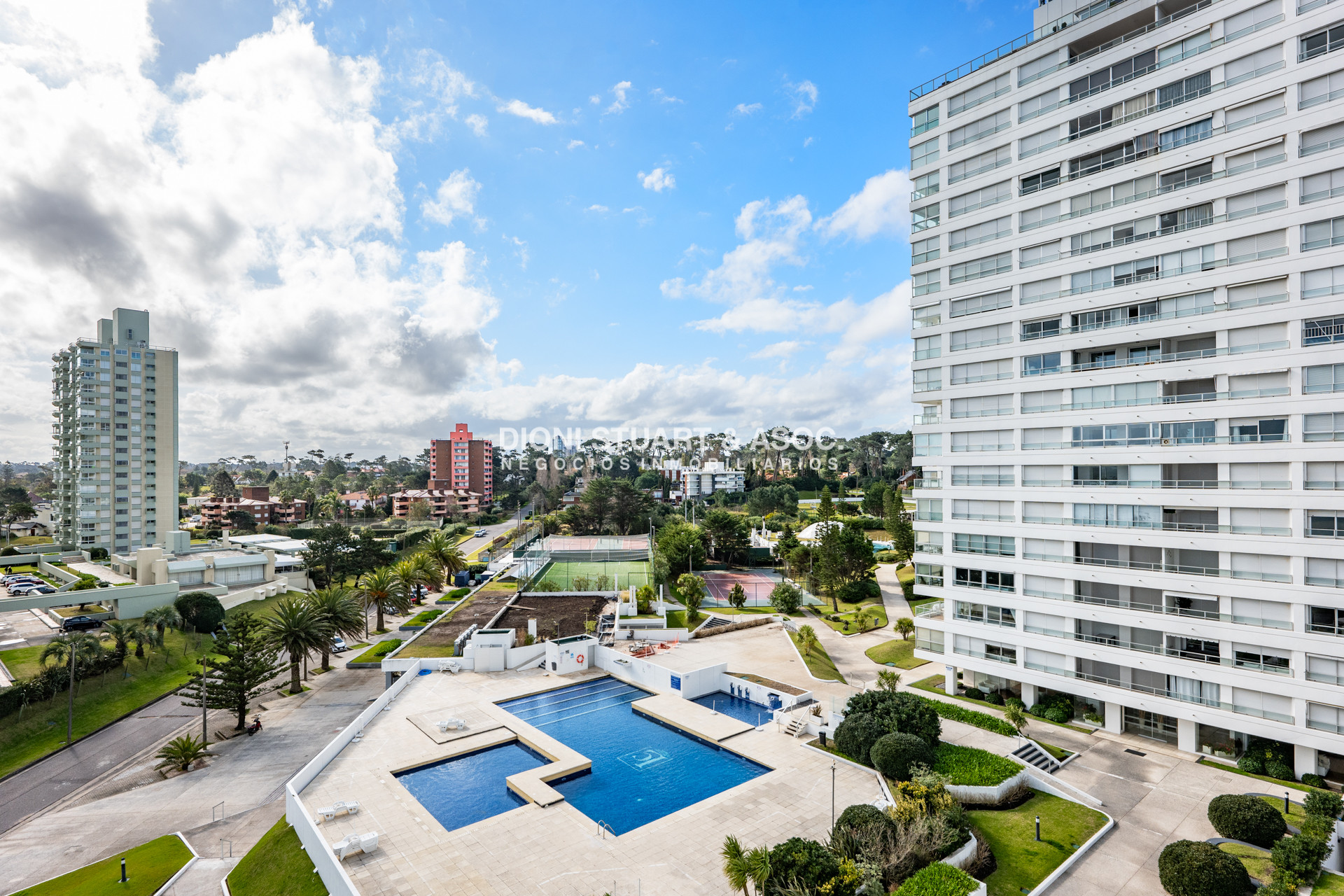 Apartamento ID.1059 - ALQUILER APARTAMENTO 3 DORMITORIOS FRENTE AL MAR PLAYA MANSA - COMPLEJO LINCOLN CENTER