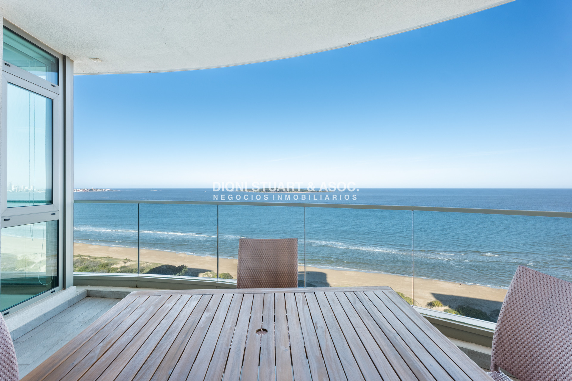 Apartamento ID.737 - FENDI CHATEAU EN VENTA ESQUINERO A PUNTA BALLENA 4 DORMITORIOS EN SUITE