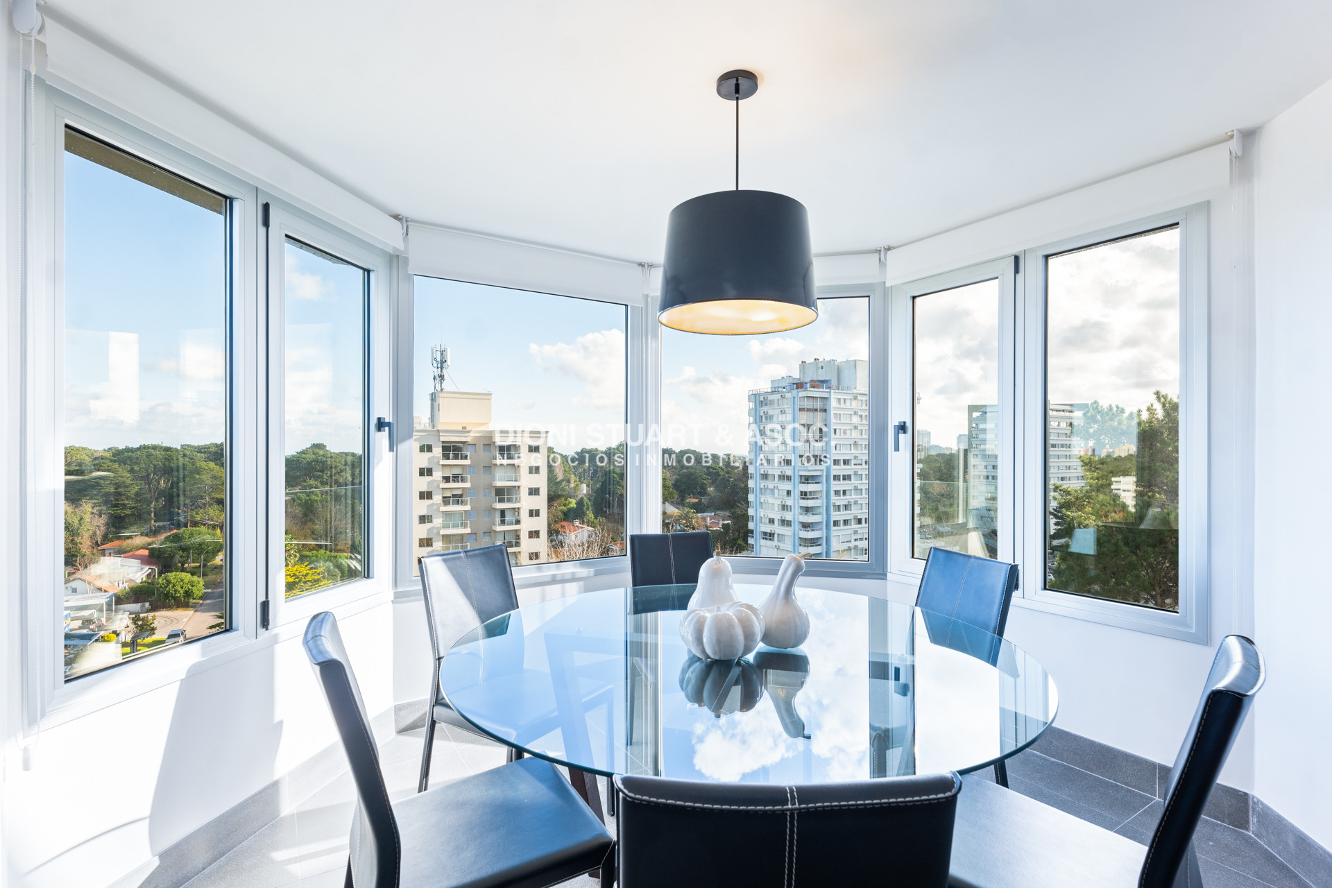 Apartamento ID.1005 - ROOSEVELT CENTER ESQUINERO RECICLADO - 3 DORMITORIOS Y DEP.