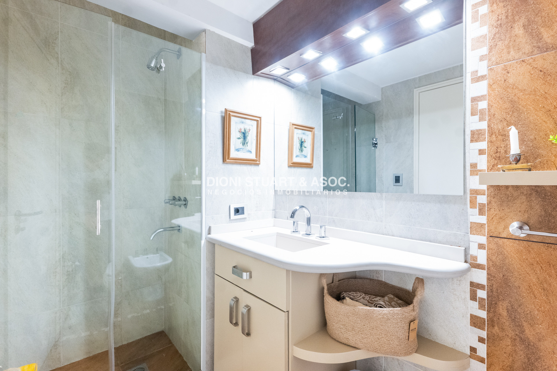 Apartamento ID.962 - APARTAMENTO EN VENTA 2 DORMITORIOS RECICLADO EN EDIFICIO VAN GOOGH - PENINSULA PUNTA DEL ESTE
