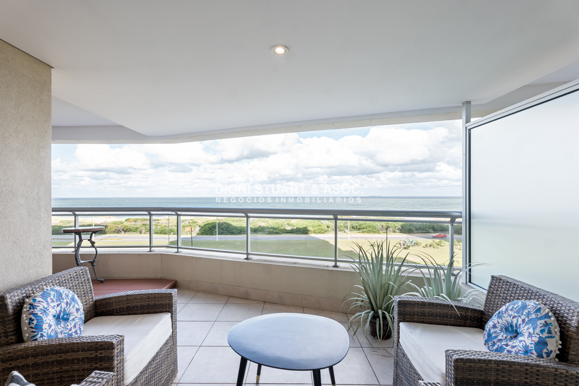 Apartamento ID.939 - TORRE LOBOS DEPARTAMENTO CENTRAL EN VENTA DE 3 DORMITORIOS EN SUITE + DEP. SERV. - PRIMERA LINEA PLAYA BRAVA
