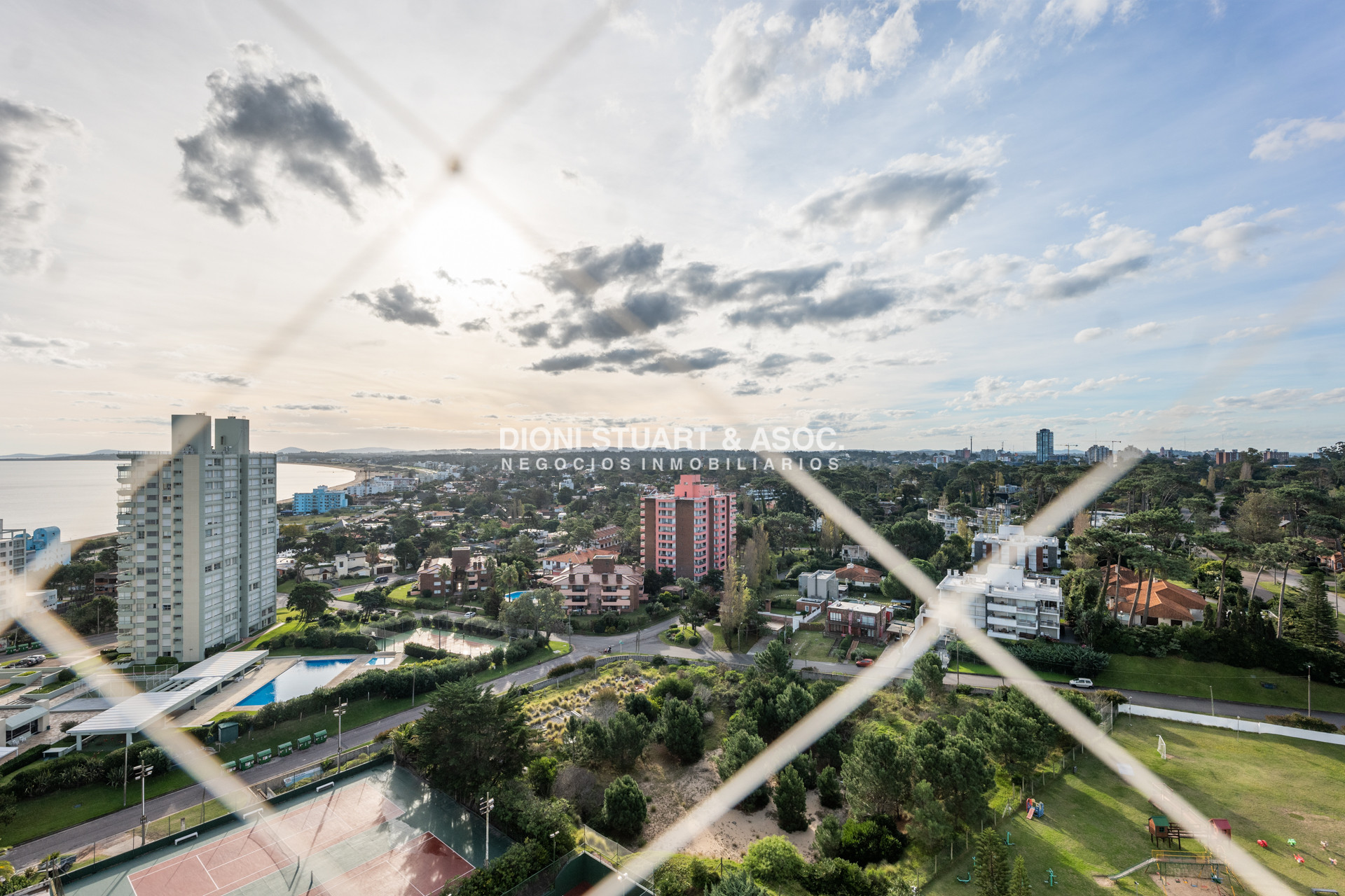 Apartamento ID.953 - APARTAMENTO EN VENTA FRENTE AL MAR 2 DORMITORIOS + DEPENDENCIA - COMPLEJO LINCOLN CENTER - PLAYA MANSA