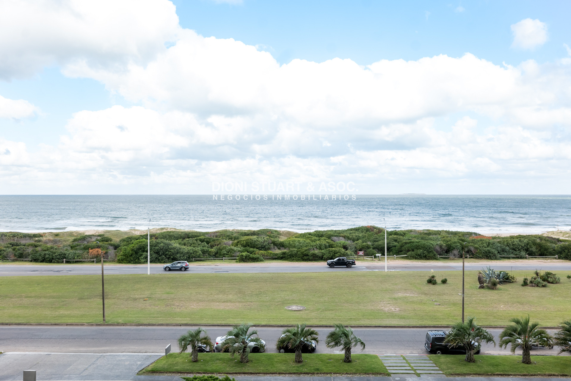 Apartamento ID.939 - TORRE LOBOS DEPARTAMENTO CENTRAL EN VENTA DE 3 DORMITORIOS EN SUITE + DEP. SERV. - PRIMERA LINEA PLAYA BRAVA