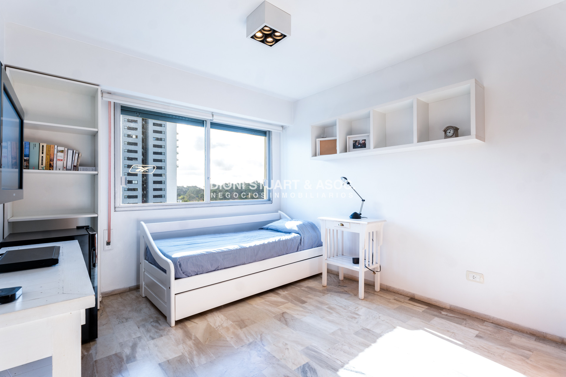 Apartamento ID.1005 - ROOSEVELT CENTER ESQUINERO RECICLADO - 3 DORMITORIOS Y DEP.