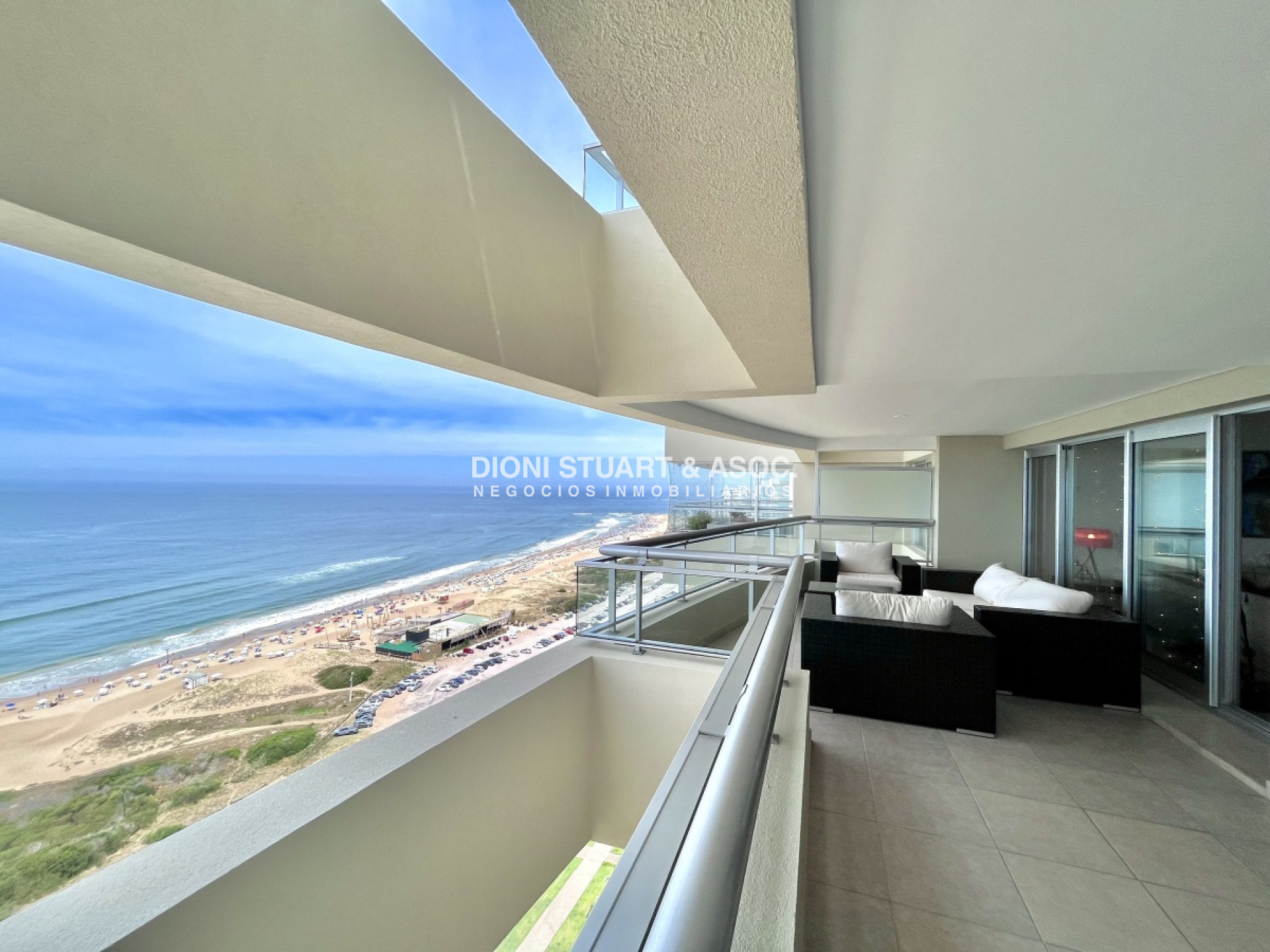 Apartamento ID.402 - Alquiler de Temporada - Playa Brava - Torre Lobos - 3 Dormitorios en Suite + Dependencia 