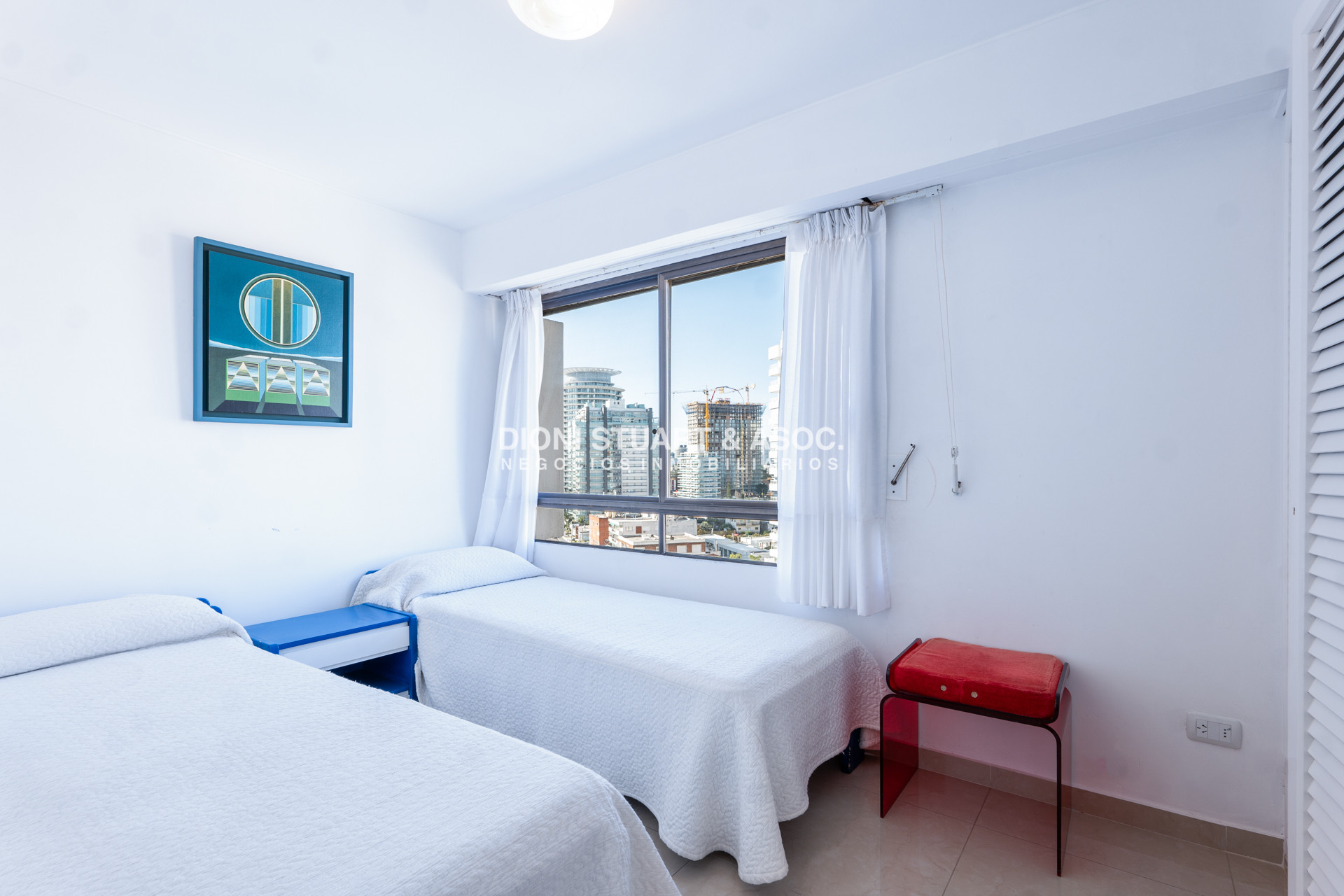 Apartamento ID.1054 - VENTA APARTAMENTO 4 DORMITORIOS RECICLADO - PLAYA BRAVA - PARQUEMAR CENTER 