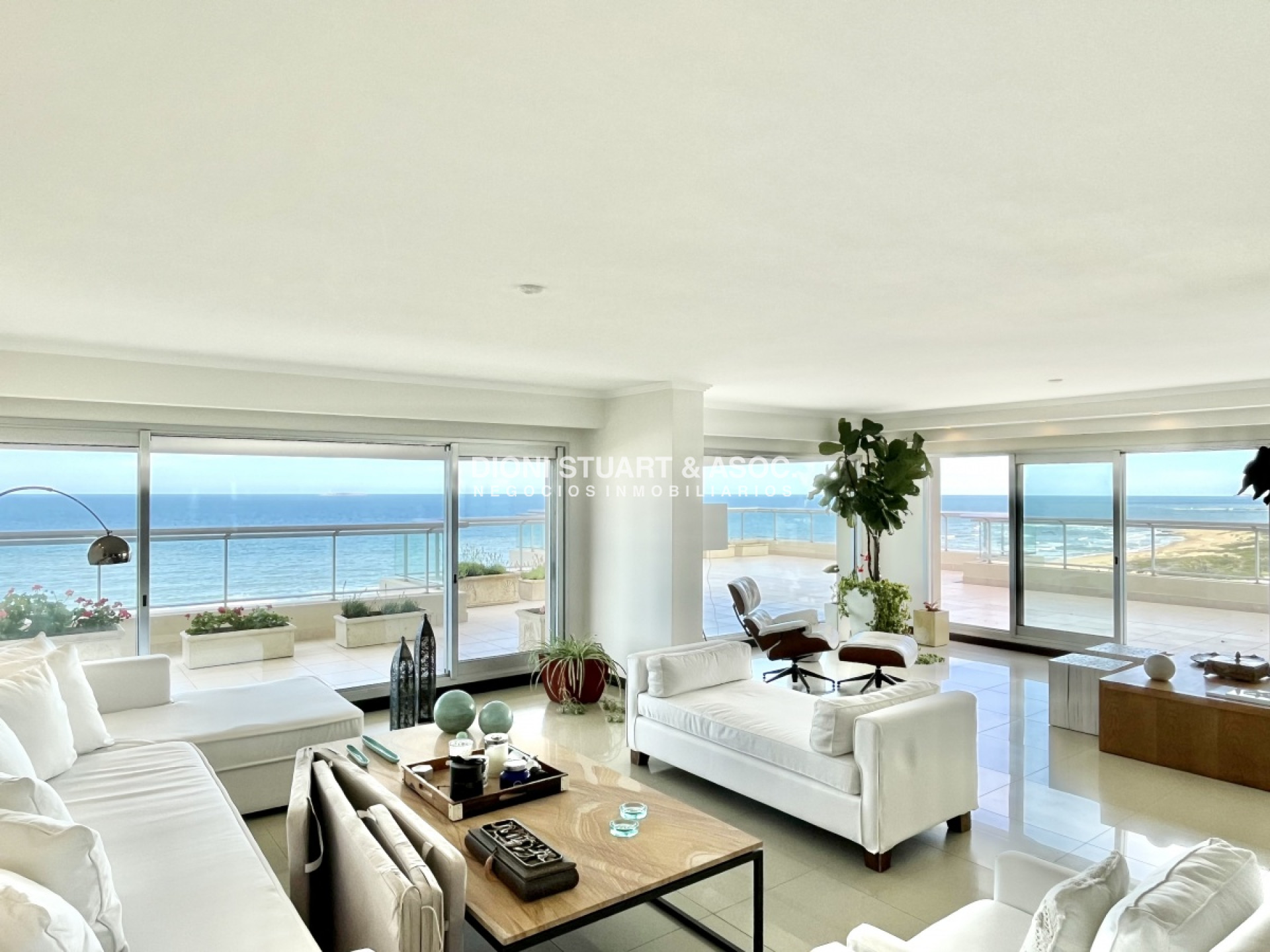 Apartamento ID.116 - Torre Lobos  -  Esquinero - En Venta