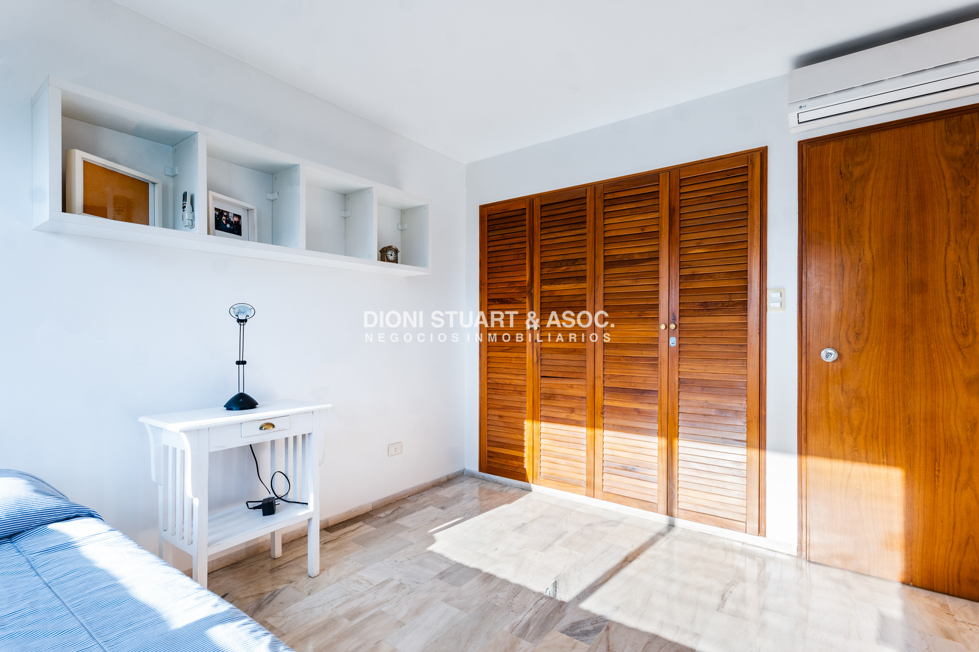 Apartamento ID.1005 - ROOSEVELT CENTER ESQUINERO RECICLADO - 3 DORMITORIOS Y DEP.