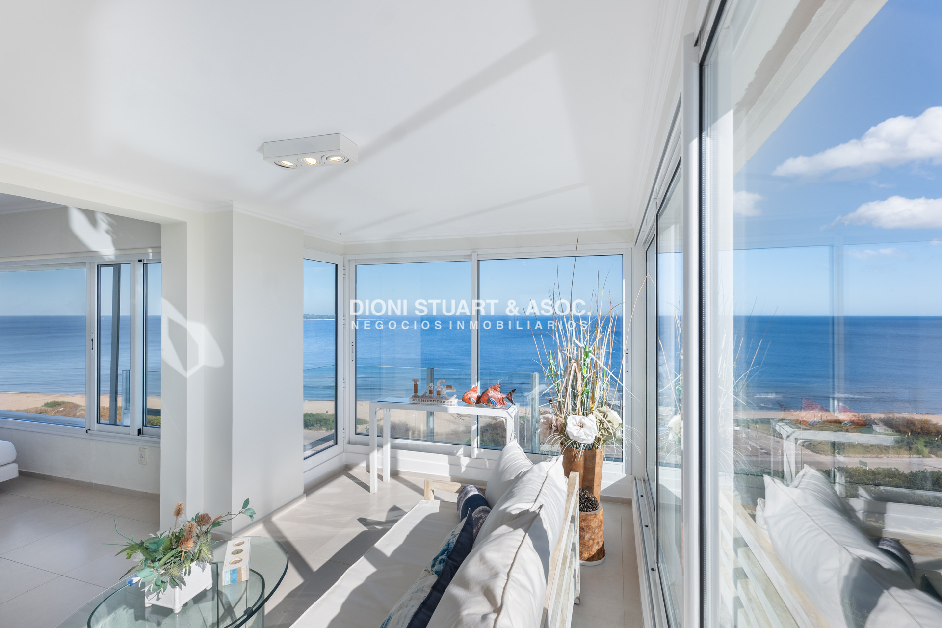 Apartamento ID.689 - TORRE WASHINGTON ESQUINERO 3 DORM RECICLADO