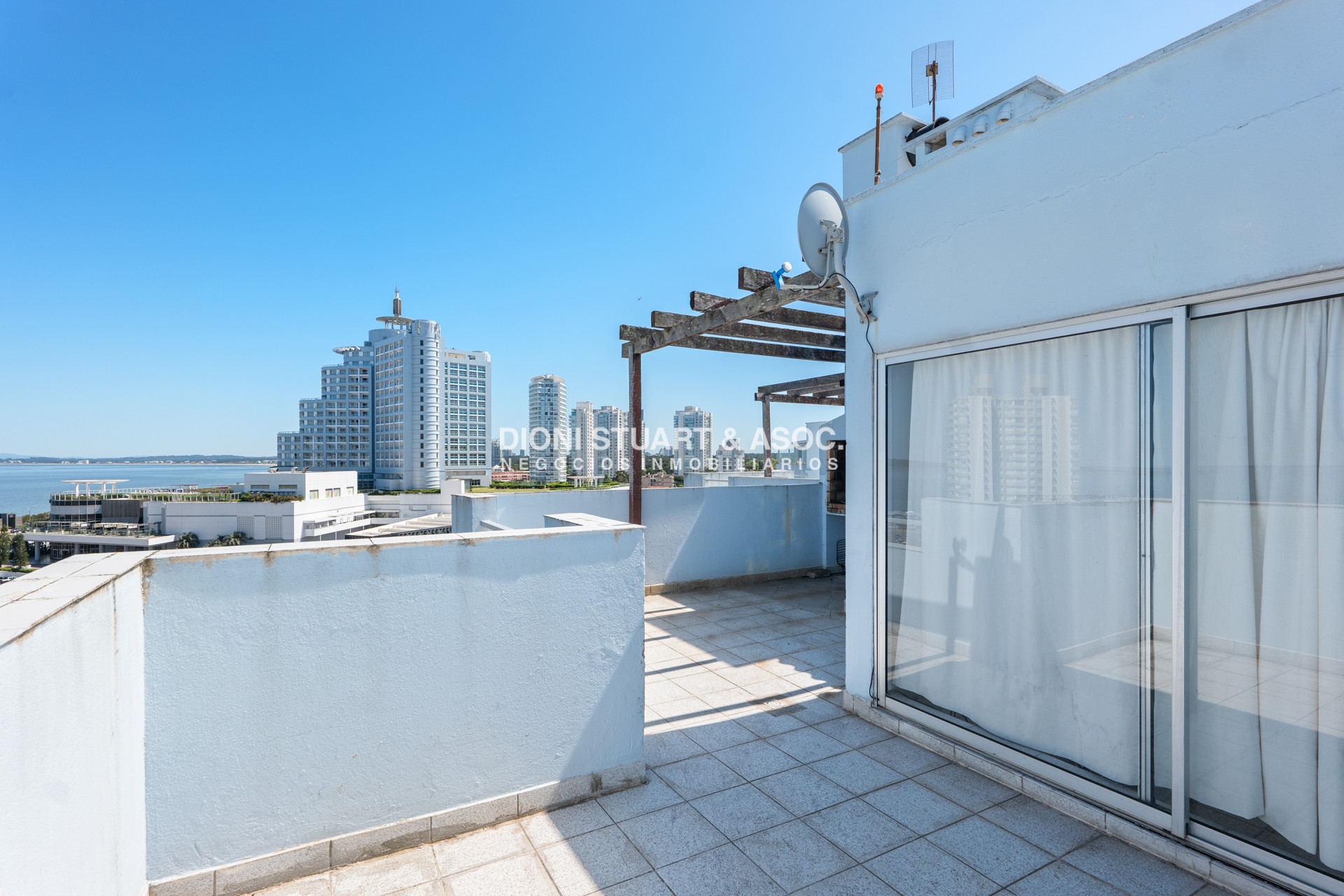 Apartamento ID.372 - DEPARTAMENTO PENT HOUSE DUPLEX CON VISTA AL MAR - EDIFICIO CAP FERRAT - 2 DORMITORIOS
