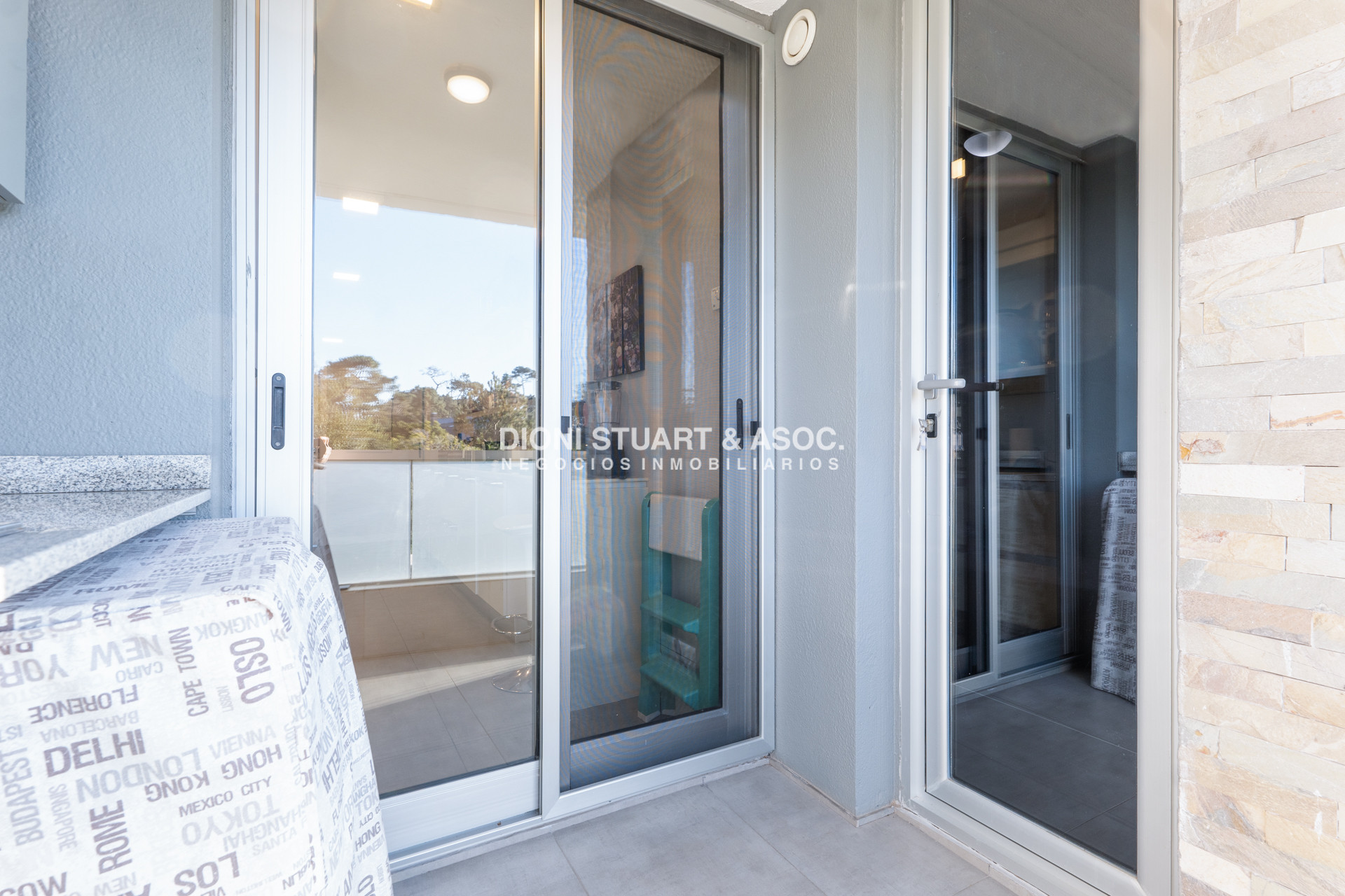 Apartamento ID.1017 - APARTAMENTO EN VENTA - PLAYA MANSA - LUMIERE - ESQUIENRO - 3 DORM + DEP. SERV