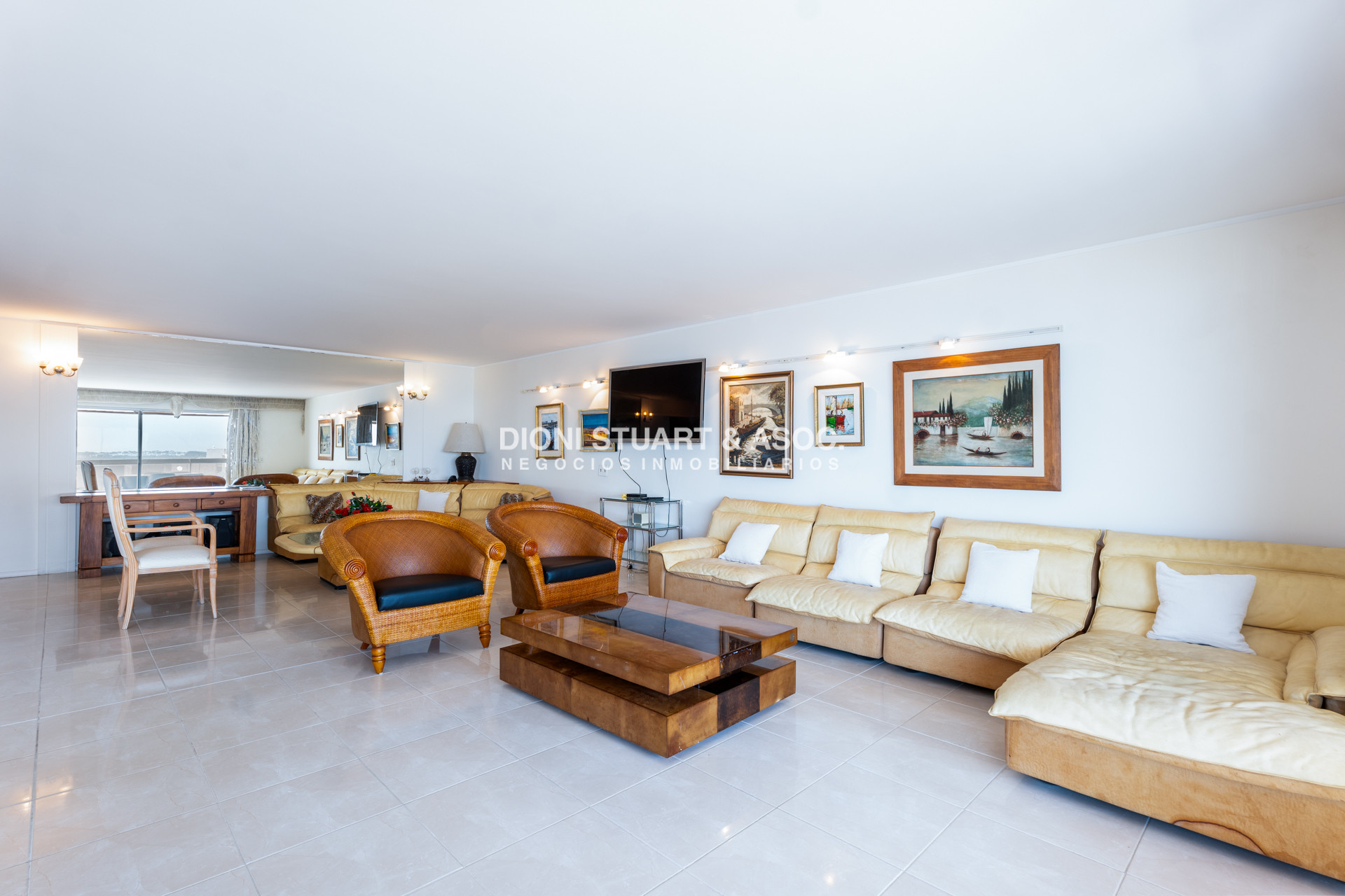 Apartamento ID.921 - DEPARTAMENTO EN ALQUILER ANUAL O DE TEMPORADA - 4 DORMITORIOS Y DEPENDENCIA - CON PARRILLERO - EDIFICIO EL TORREON - PLAYA MANSA