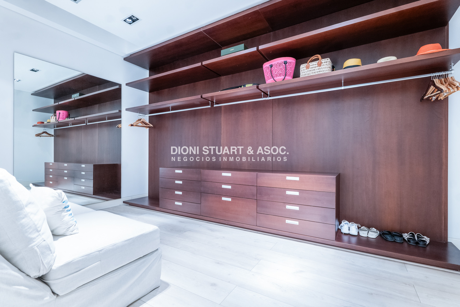 Apartamento ID.1073 - VENTA APARTAMENTO - EDIFICIO ACQUA - 4 SUITES + DEPENDENCIA