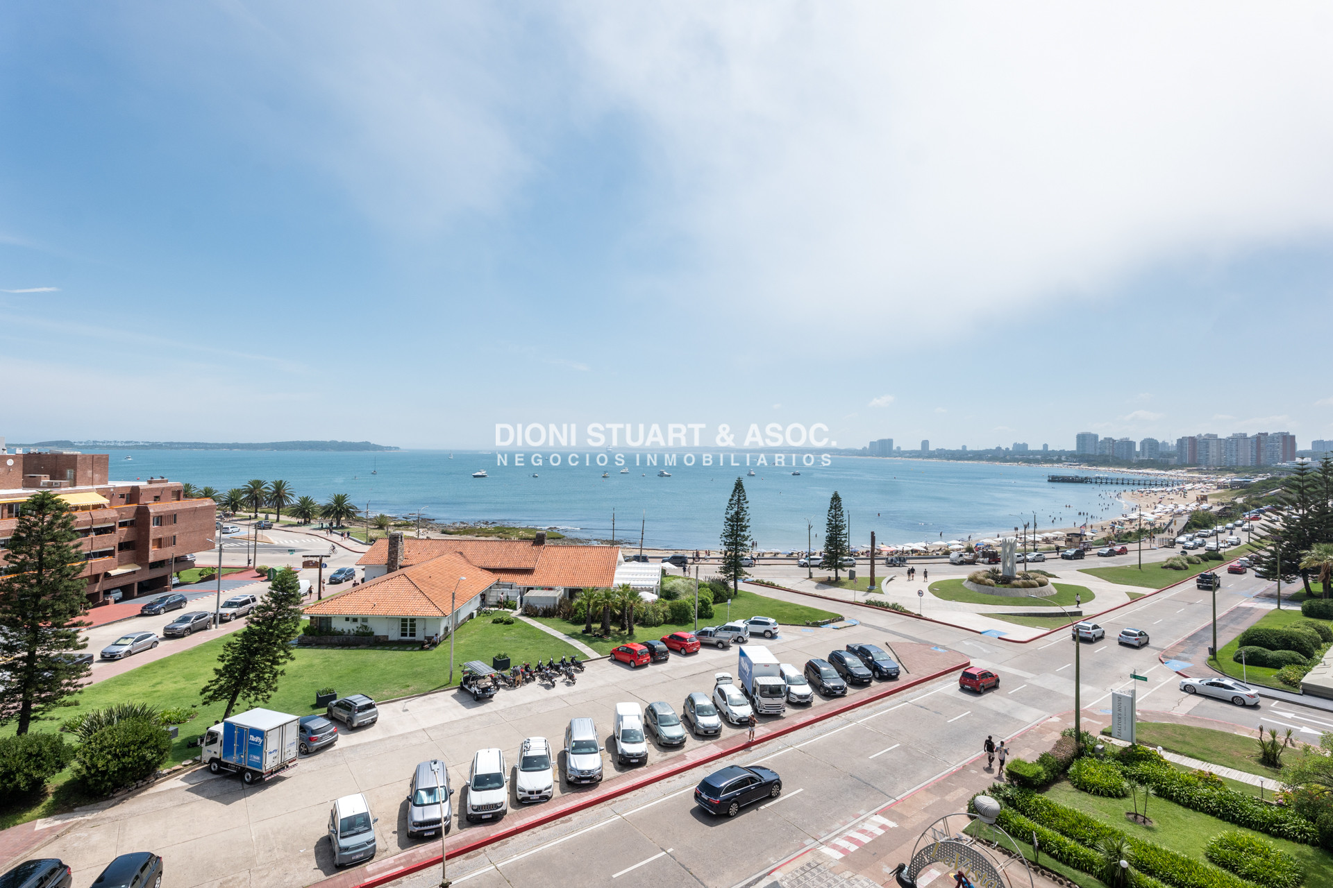 Apartamento ID.921 - DEPARTAMENTO EN ALQUILER ANUAL O DE TEMPORADA - 4 DORMITORIOS Y DEPENDENCIA - CON PARRILLERO - EDIFICIO EL TORREON - PLAYA MANSA