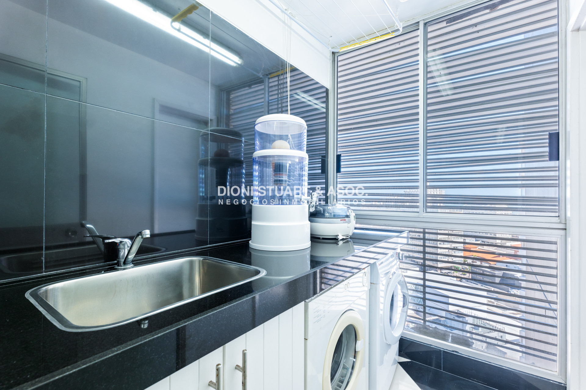 Apartamento ID.850 - Edificio El Torreon - 3 Dorm y Dep. - Apartamento Primera Linea Mansa