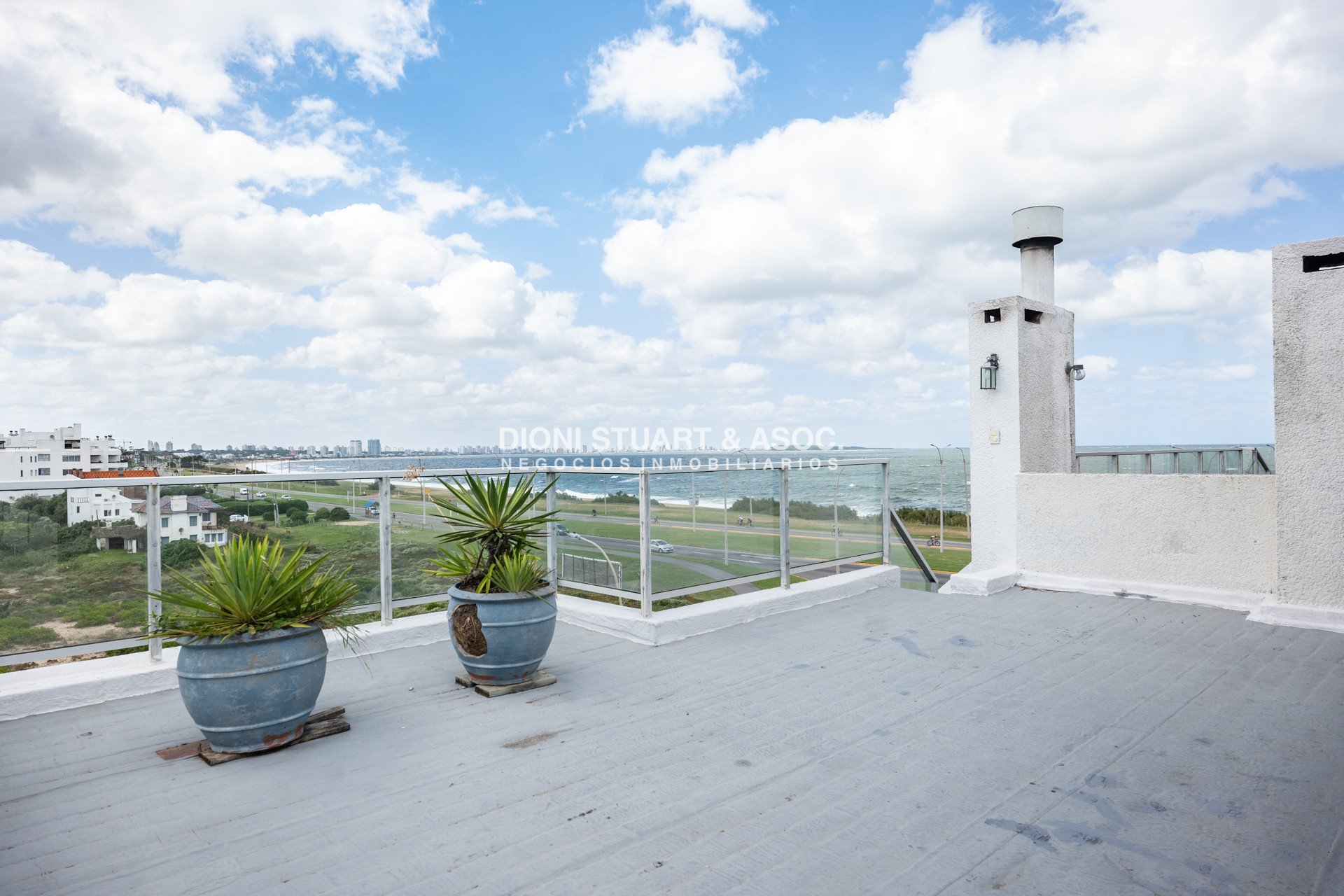 Apartamento ID.391 - DEPARTAMENTO PENT HOUSE DUPLEX EN PLAYA MANSA EN VENTA - 3 DORMITORIOS - CON ESTUFA Y BARBACOA