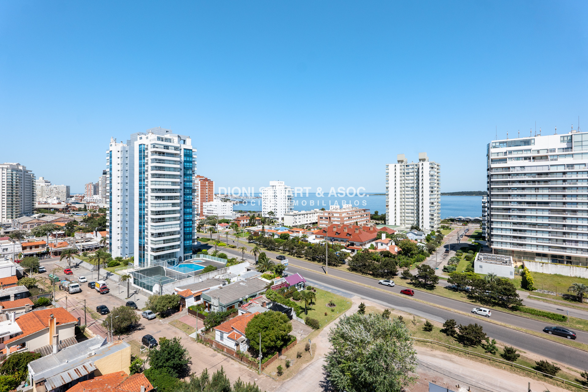 Apartamento ID.372 - DEPARTAMENTO PENT HOUSE DUPLEX CON VISTA AL MAR - EDIFICIO CAP FERRAT - 2 DORMITORIOS