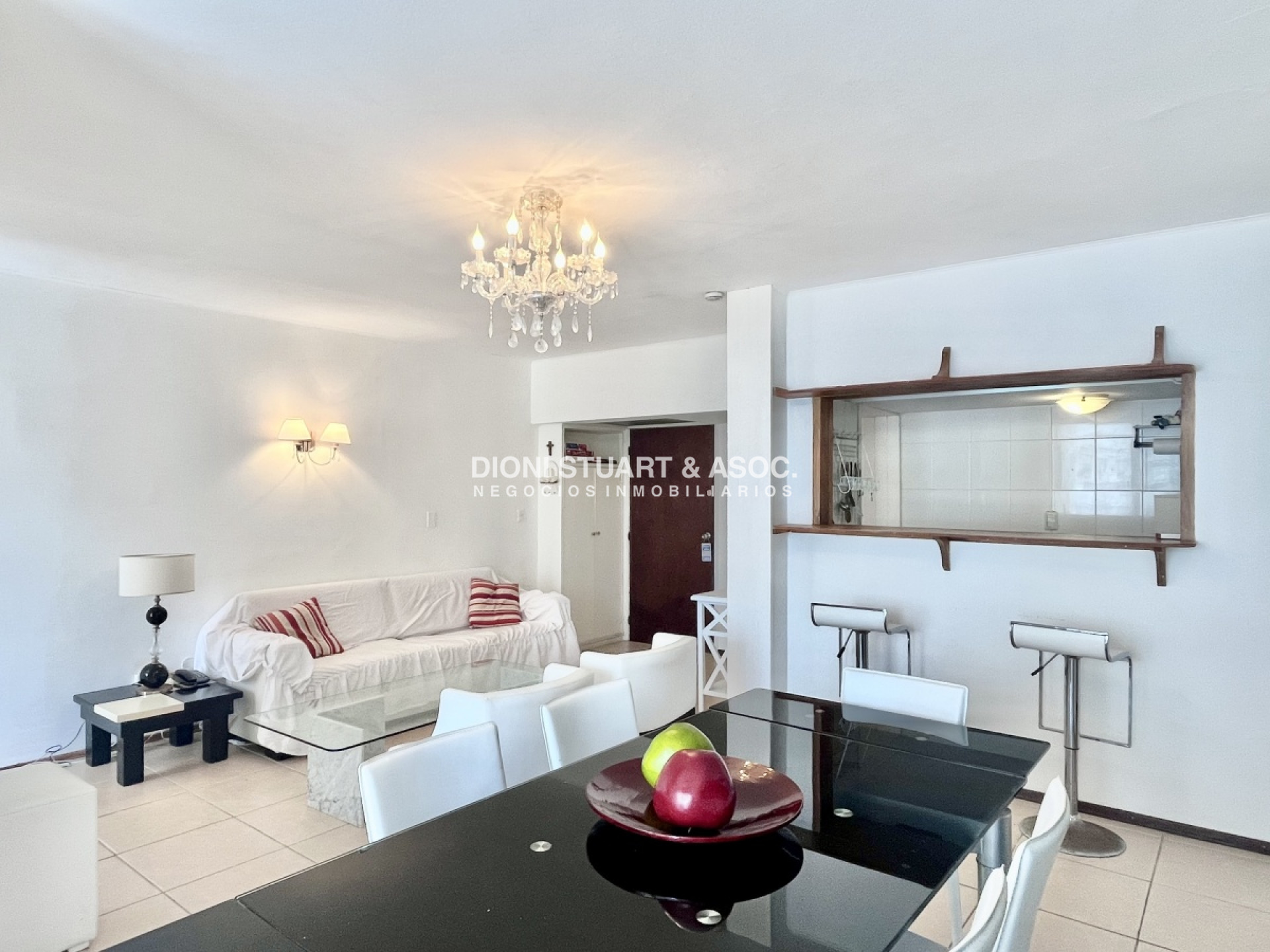 Apartamento ID.409 - En Venta 2 Dormitorios En Punta del Este - Frente a Plaza Los Artesanos - Oportunidad