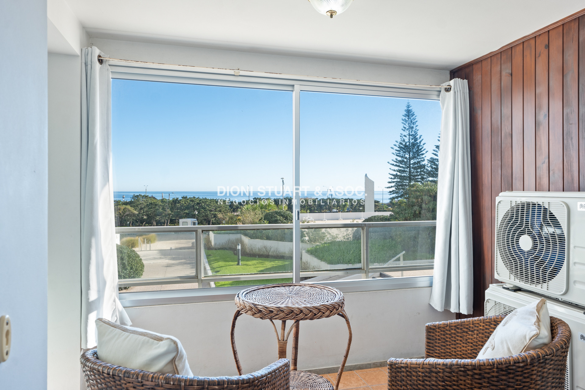 Apartamento ID.26 - Alquiler Frente al Mar (Febrero - Carnaval y Turismo Libre) - 1 Dormitorio y Medio - 4 Personas - Piscina y Serv. de Playa - Complejo Lincoln Center