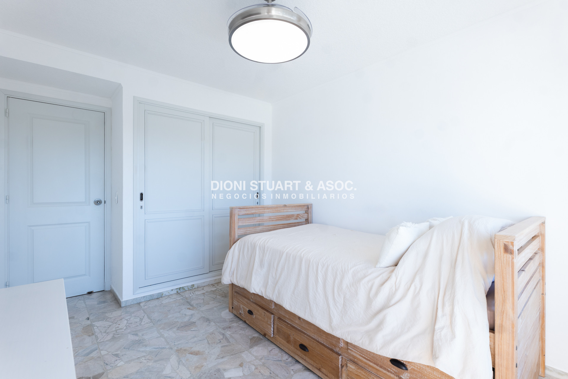 Apartamento ID.972 - APARTAMENTO EN VENTA FRENTE AL MAR DE 2 DORMITORIOS Y MEDIO RECICLADO TORRE WASHINGTON COMPLEJO LINCOLN CENTER