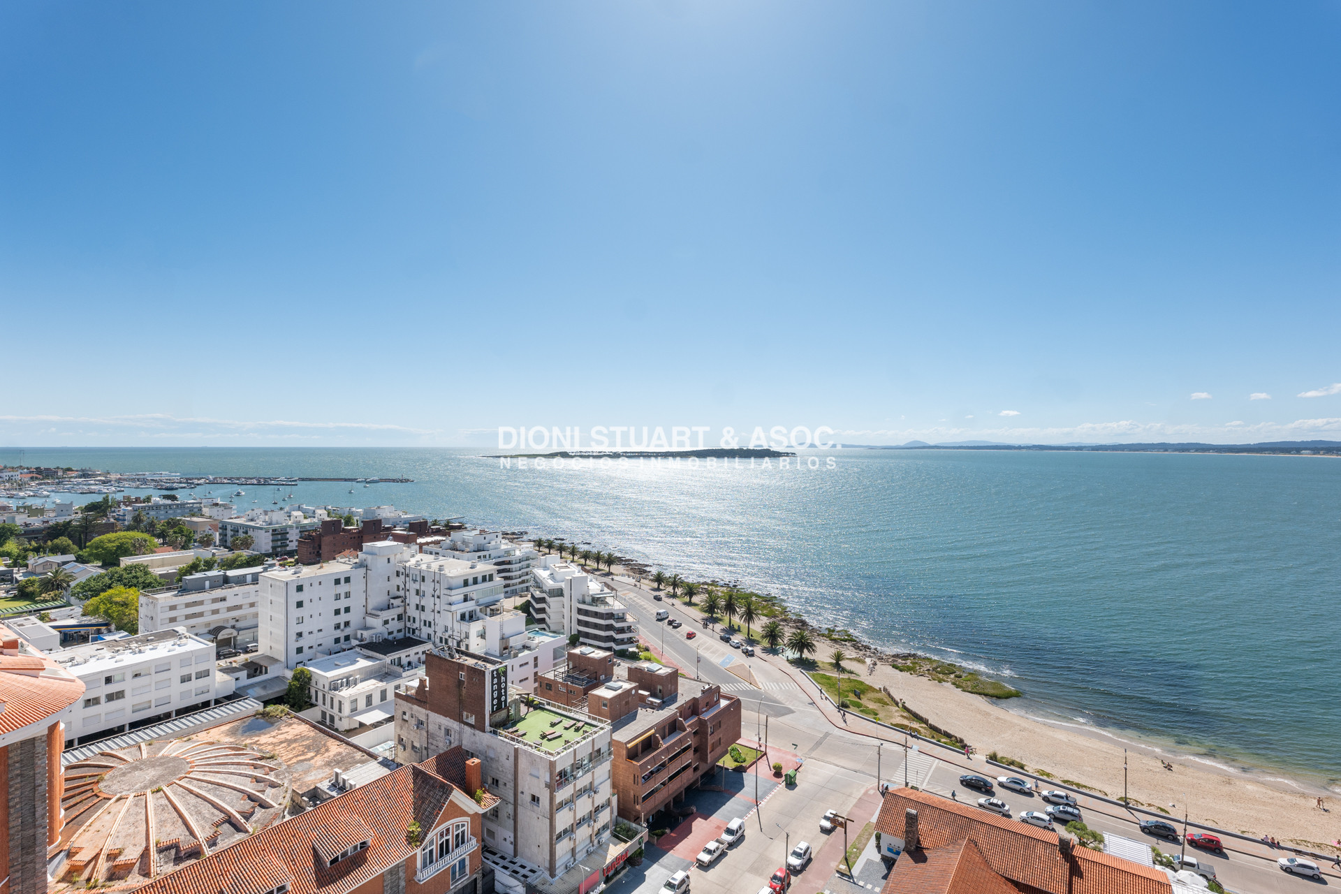 Apartamento ID.850 - Edificio El Torreon - 3 Dorm y Dep. - Apartamento Primera Linea Mansa