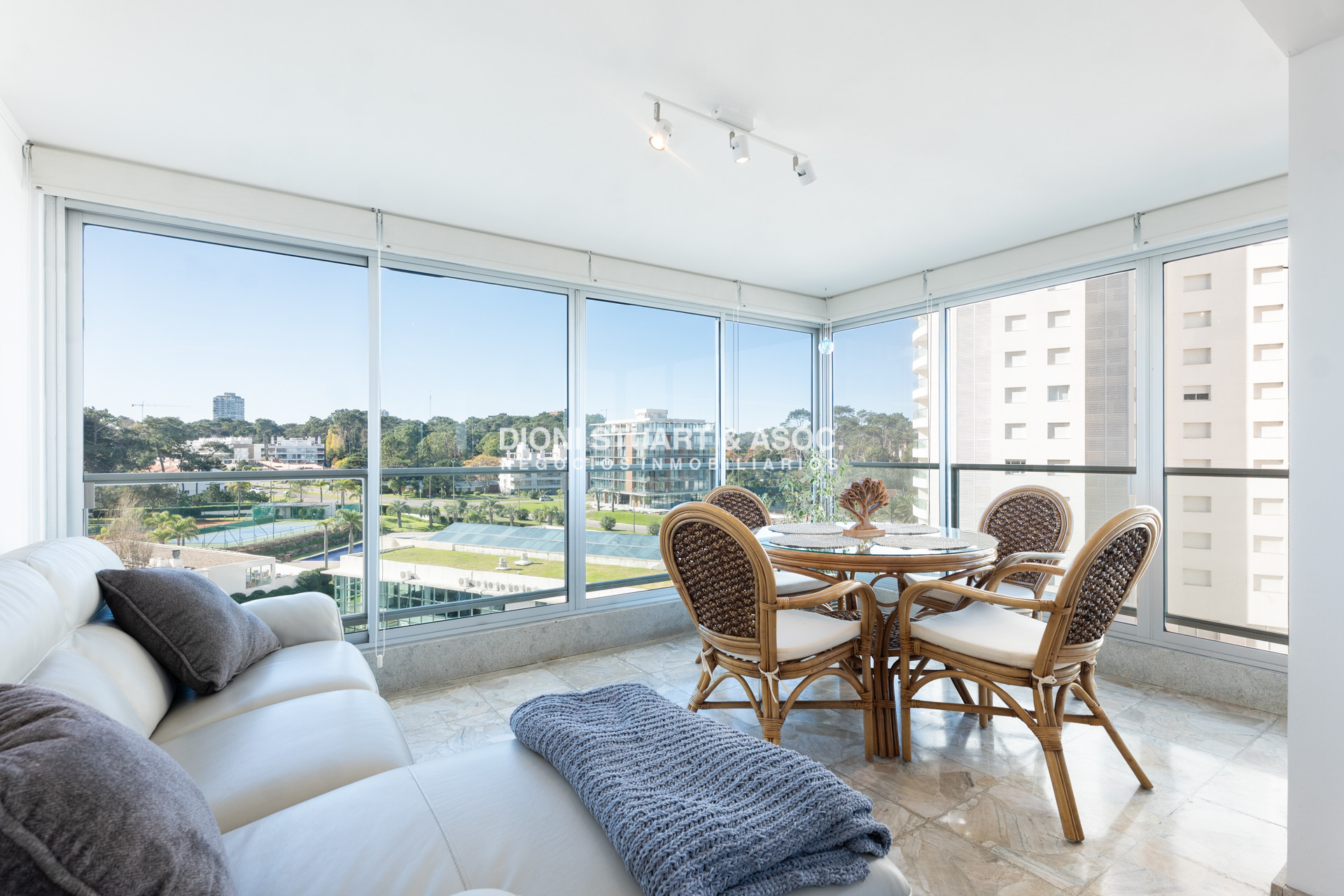 Apartamento ID.972 - APARTAMENTO EN VENTA FRENTE AL MAR DE 2 DORMITORIOS Y MEDIO RECICLADO TORRE WASHINGTON COMPLEJO LINCOLN CENTER