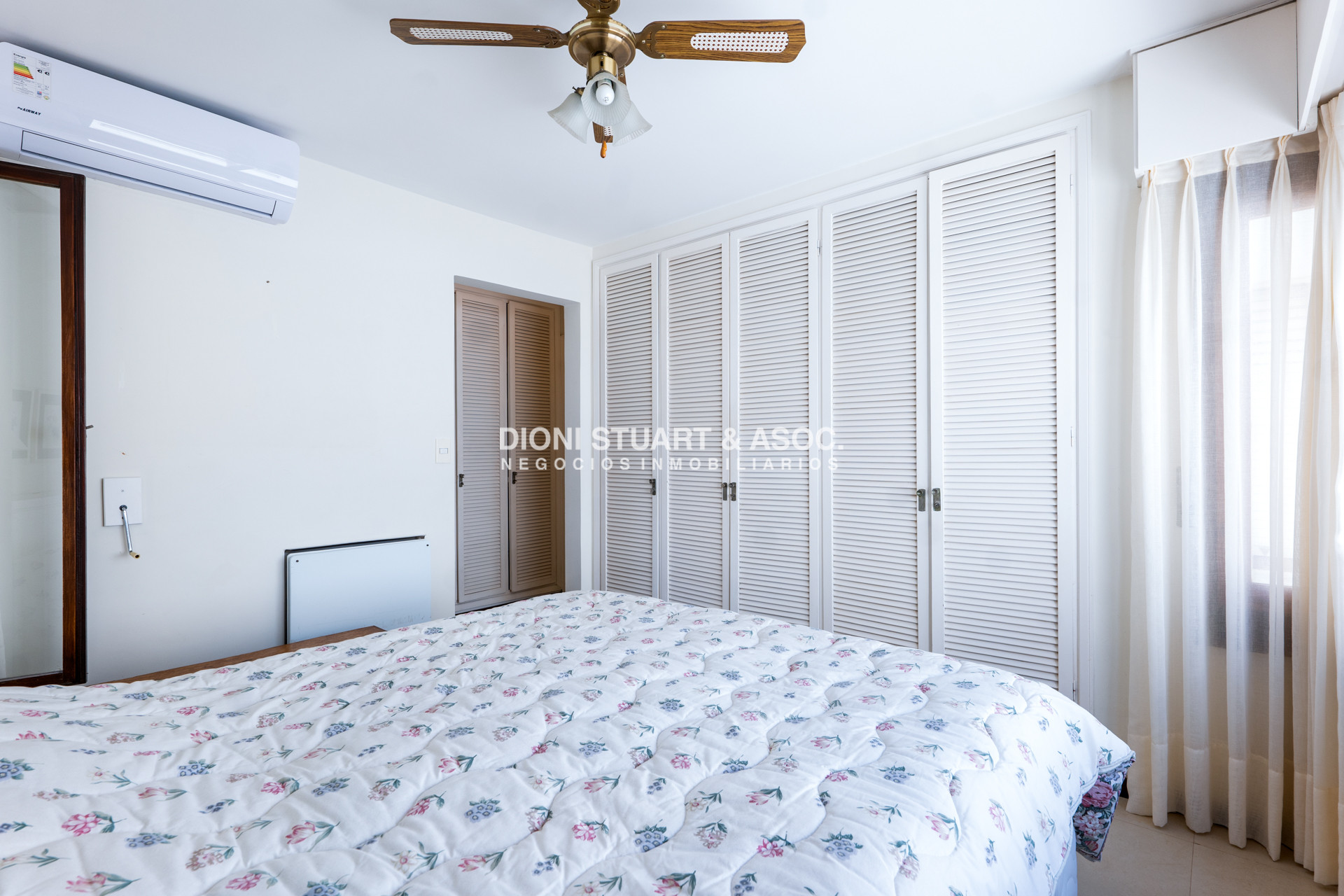 Apartamento ID.920 - DEPARTAMENTO EN VENTA FRENTE AL MAR - CON PARRILLERO - 3 DORMITORIOS - RECICLADO - PENINSULA - PUNTA DEL ESTE
