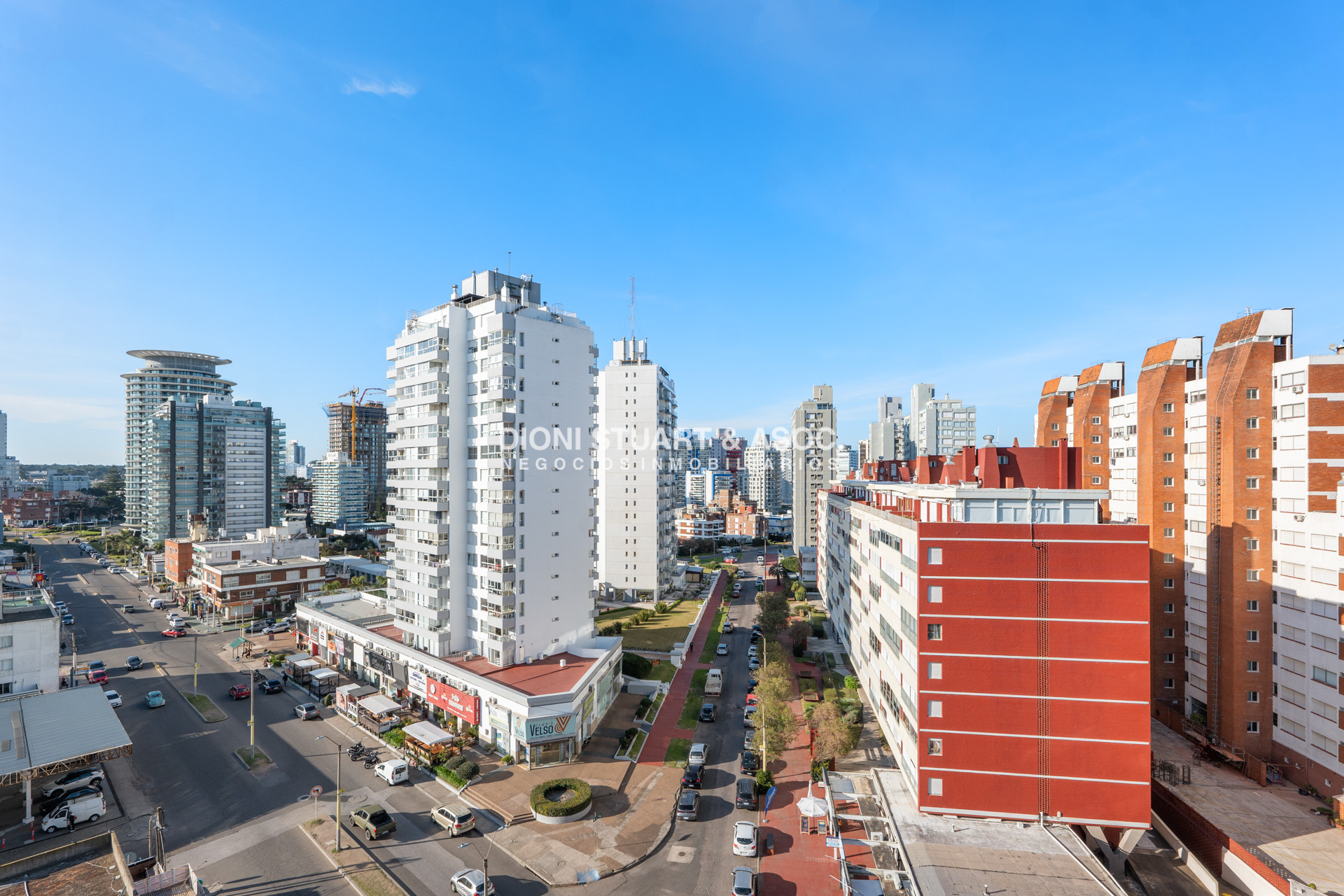 Apartamento ID.1054 - VENTA APARTAMENTO 4 DORMITORIOS RECICLADO - PLAYA BRAVA - PARQUEMAR CENTER 