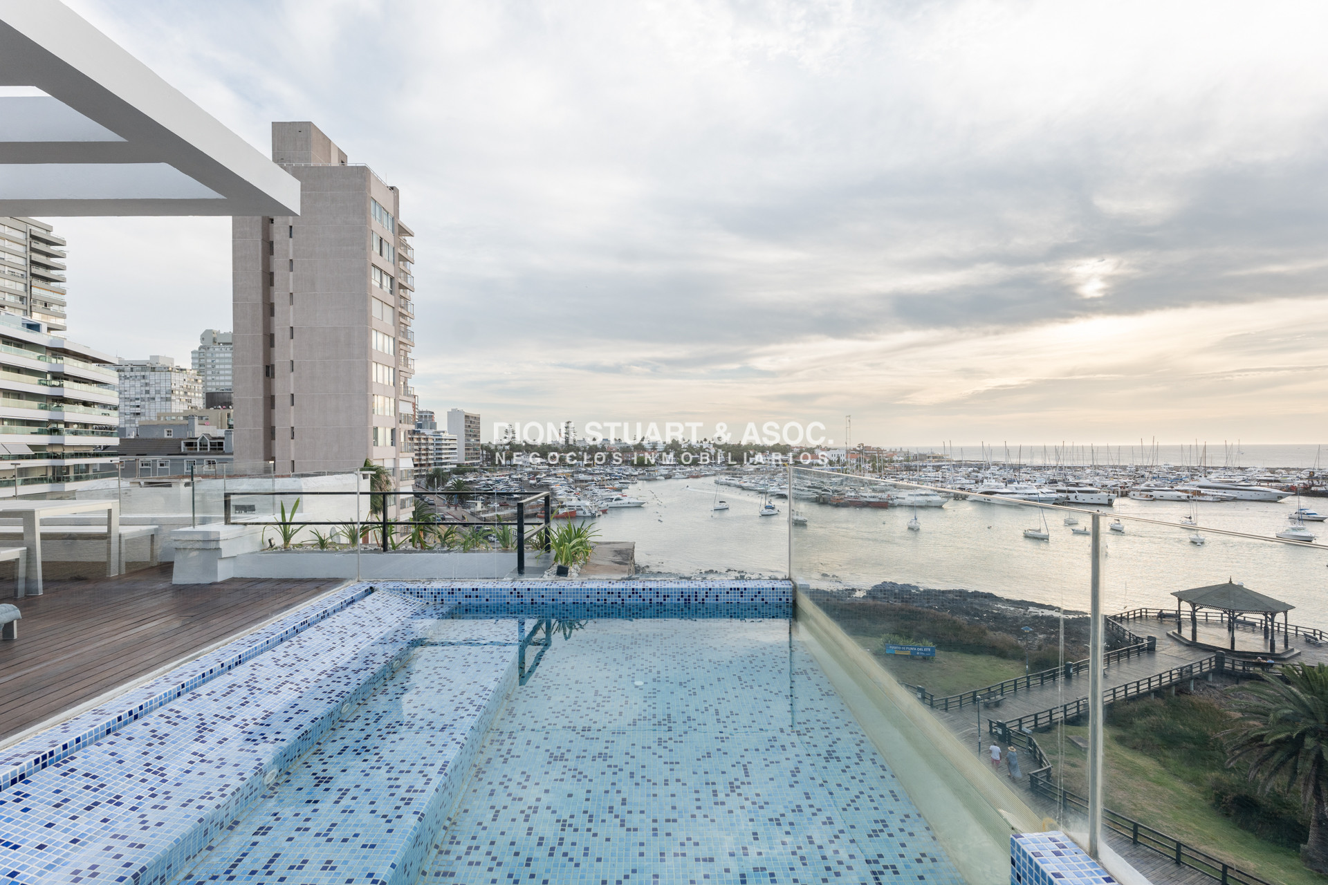 Apartamento ID.905 - LE BLEU - DEPARTAMENTO FRENTE AL PUERTO PENT HOUSE - 3 DORM EN SUITES + DEP.