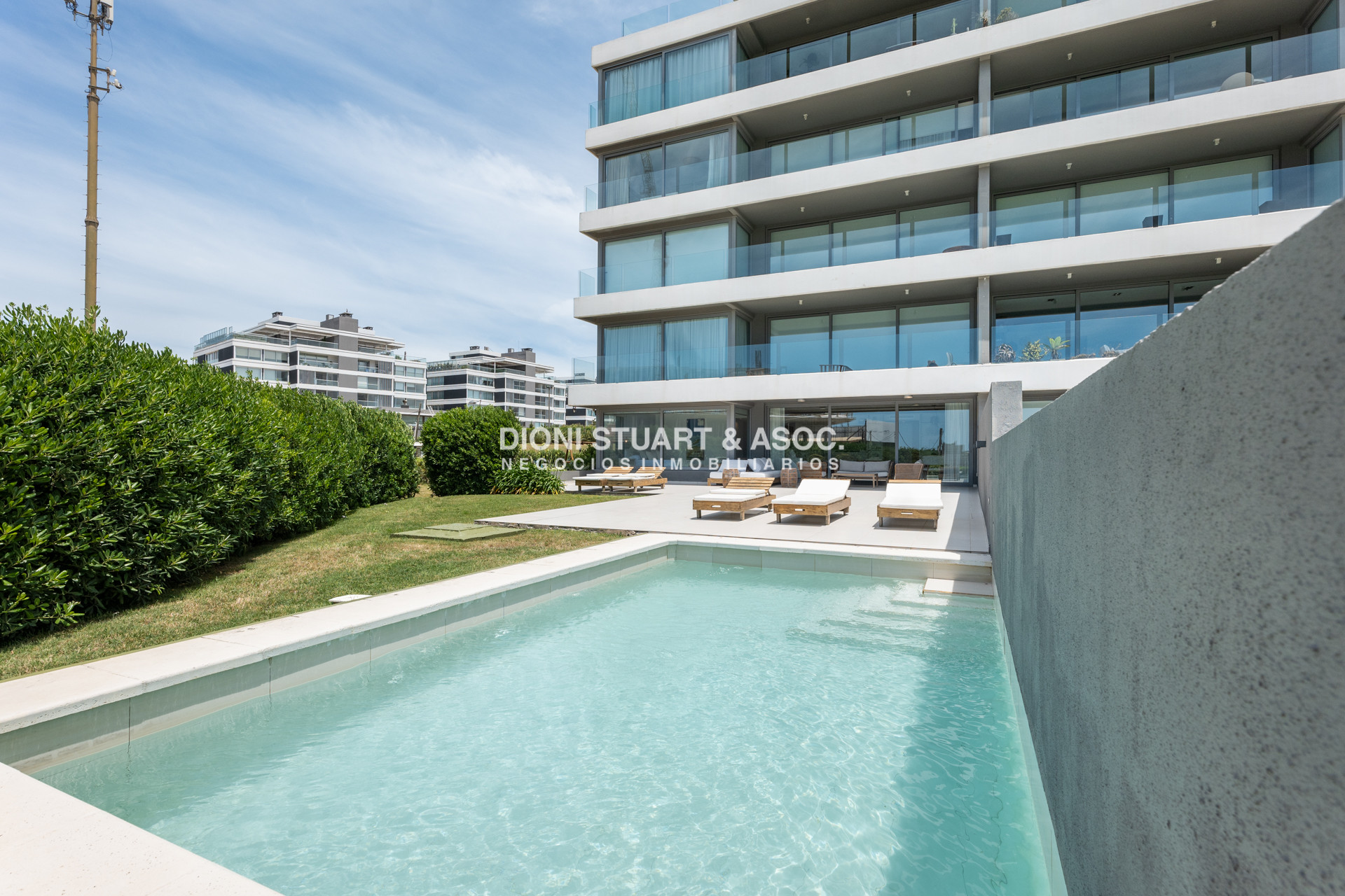 Apartamento ID.874 - Tiburon Terrazas Barra SS - Semi piso con piscina