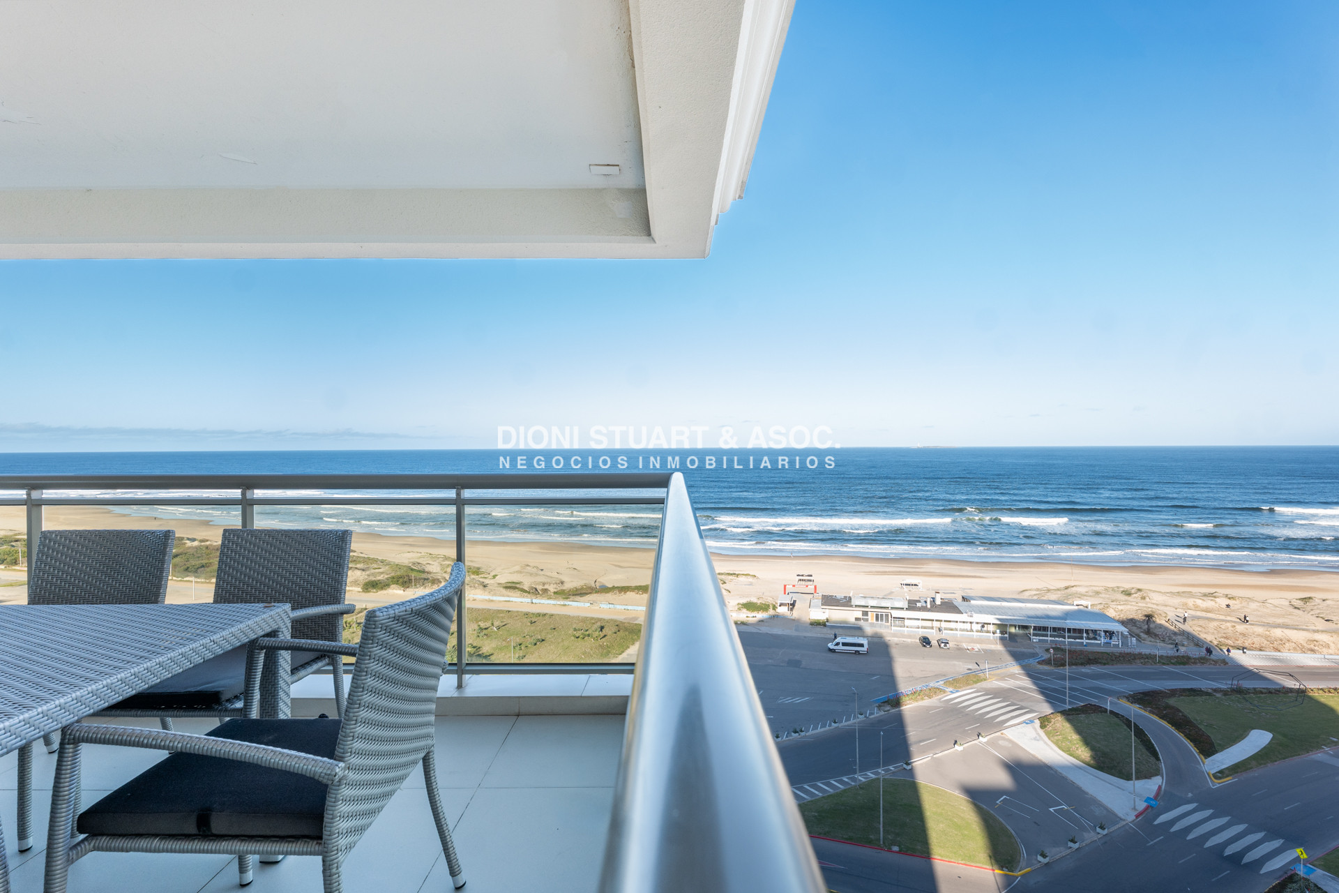 Apartamento ID.982 - APARTAMENTO EN IMPERIALE I EN VENTA - ESQUINERO - 3 DORMITORIOS EN SUITE + DEPENDENCIA