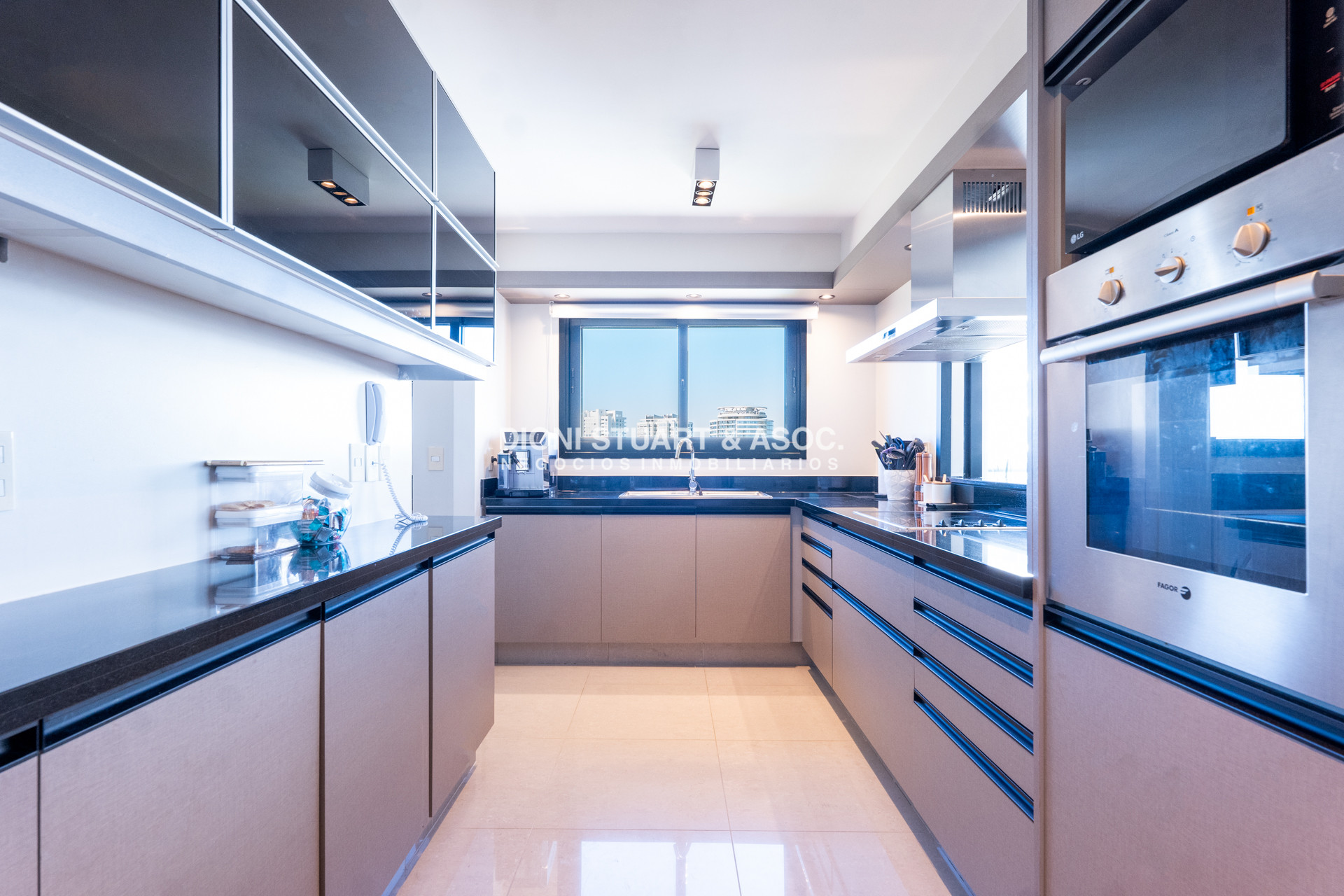 Apartamento ID.1067 - VENTA APARTAMENTO 4 DORMITORIOS PLAYA BRAVA - EDIFICIO ONE I