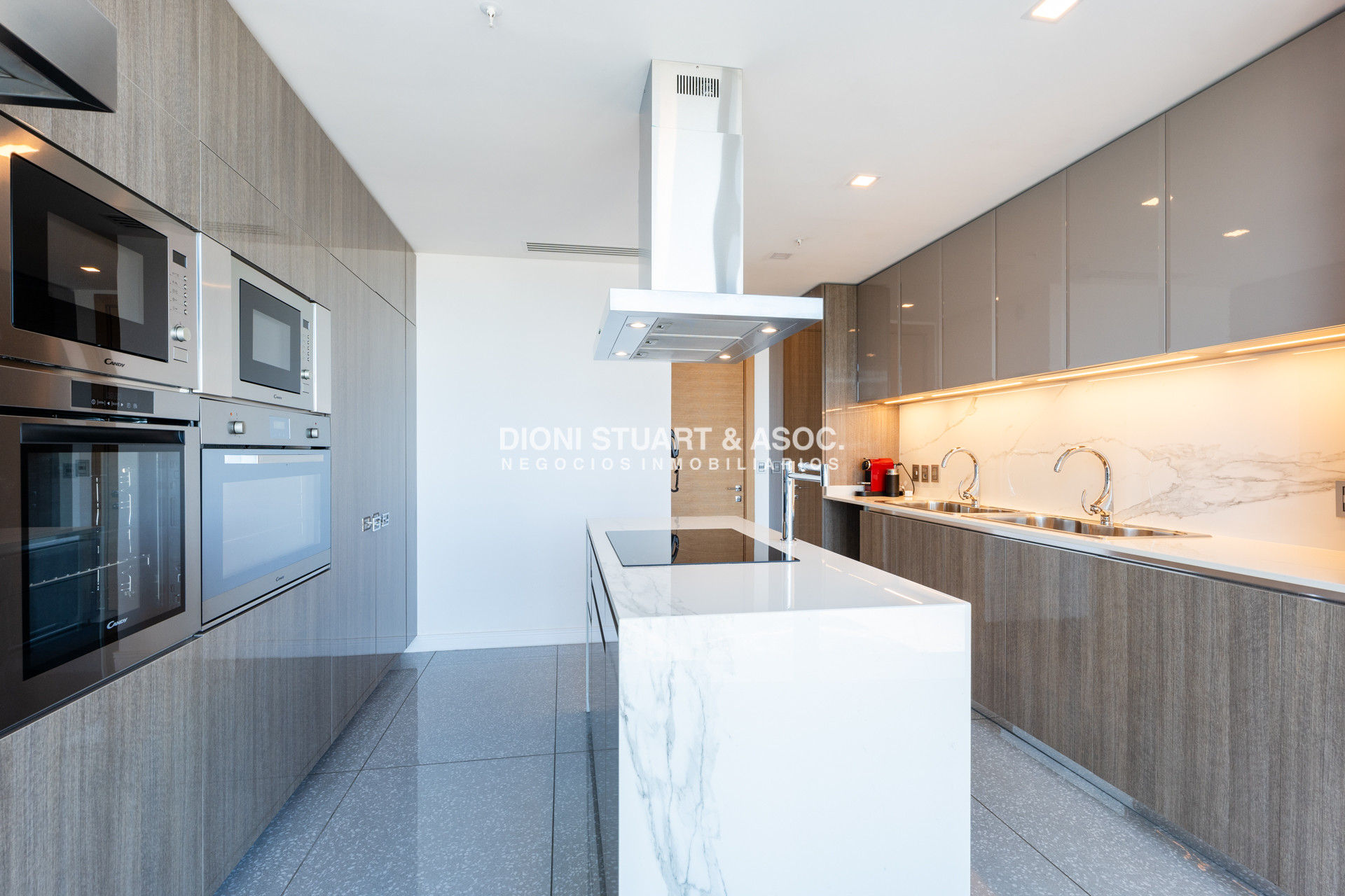 Apartamento ID.737 - FENDI CHATEAU EN VENTA ESQUINERO A PUNTA BALLENA 4 DORMITORIOS EN SUITE