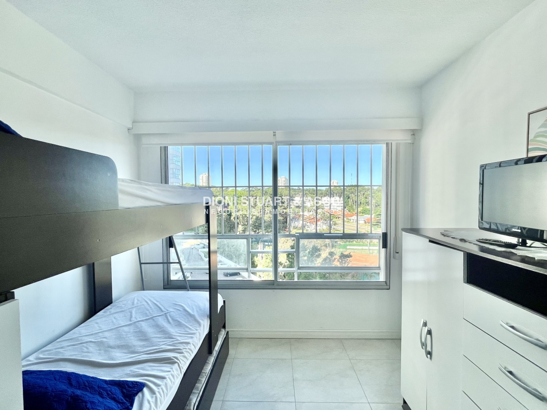 Apartamento ID.319 - Complejo Lincoln Center - En Venta - 2 Dorm + Dependencia - Playa Mansa