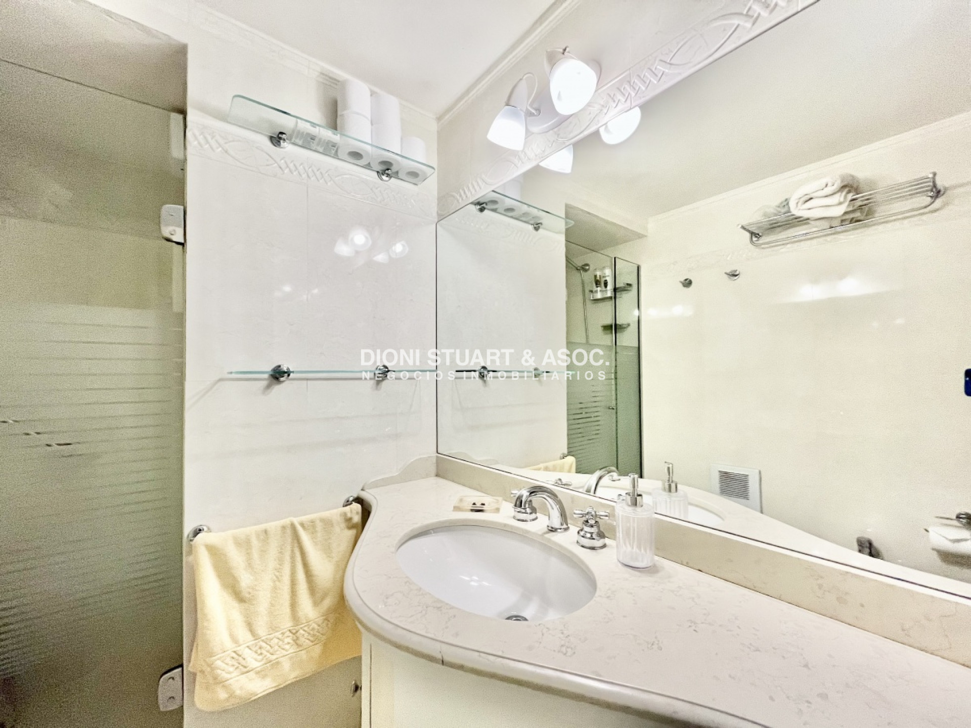 Apartamento ID.215 - APARTAMENTO EN ALQUILER 3 DORMITORIOS FRENTE AL MAR PLAYA MANSA - COMPLEJO LINCOLN CENTER