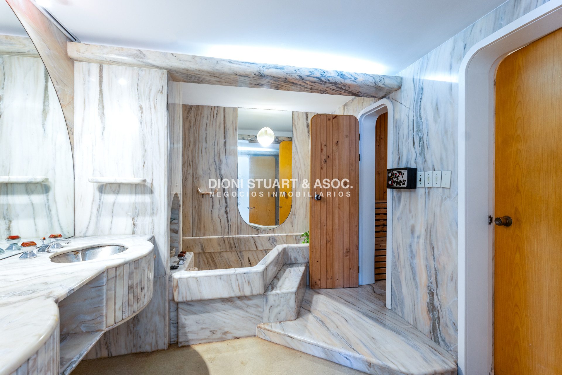 Apartamento ID.921 - DEPARTAMENTO EN ALQUILER ANUAL O DE TEMPORADA - 4 DORMITORIOS Y DEPENDENCIA - CON PARRILLERO - EDIFICIO EL TORREON - PLAYA MANSA