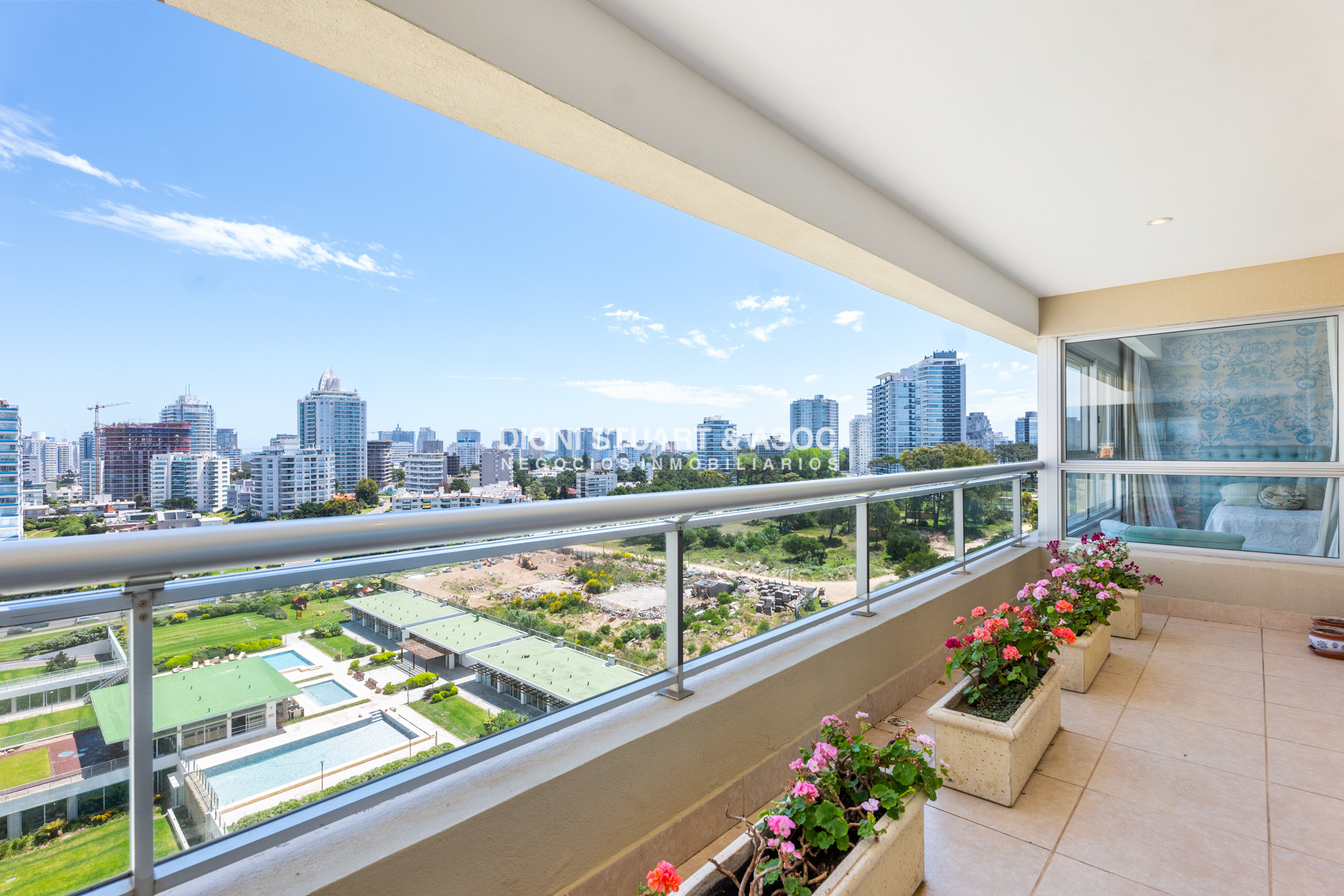 Apartamento ID.839 - Torre Lobos Esquinero - 3 Dorm en suite + Dep.