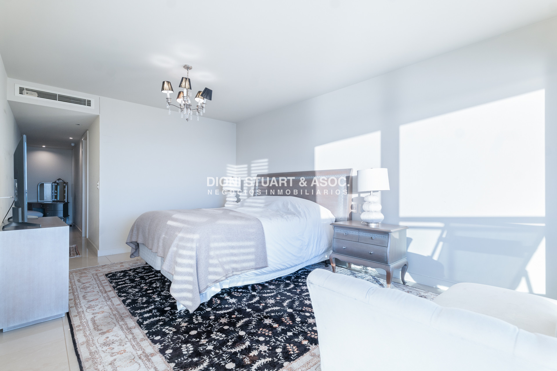 Apartamento ID.910 - DEPARTAMENTO DUPLEX EN AQUARELA - PLAYA MANSA - 4 DORM EN SUITE + DEPENDENCIA